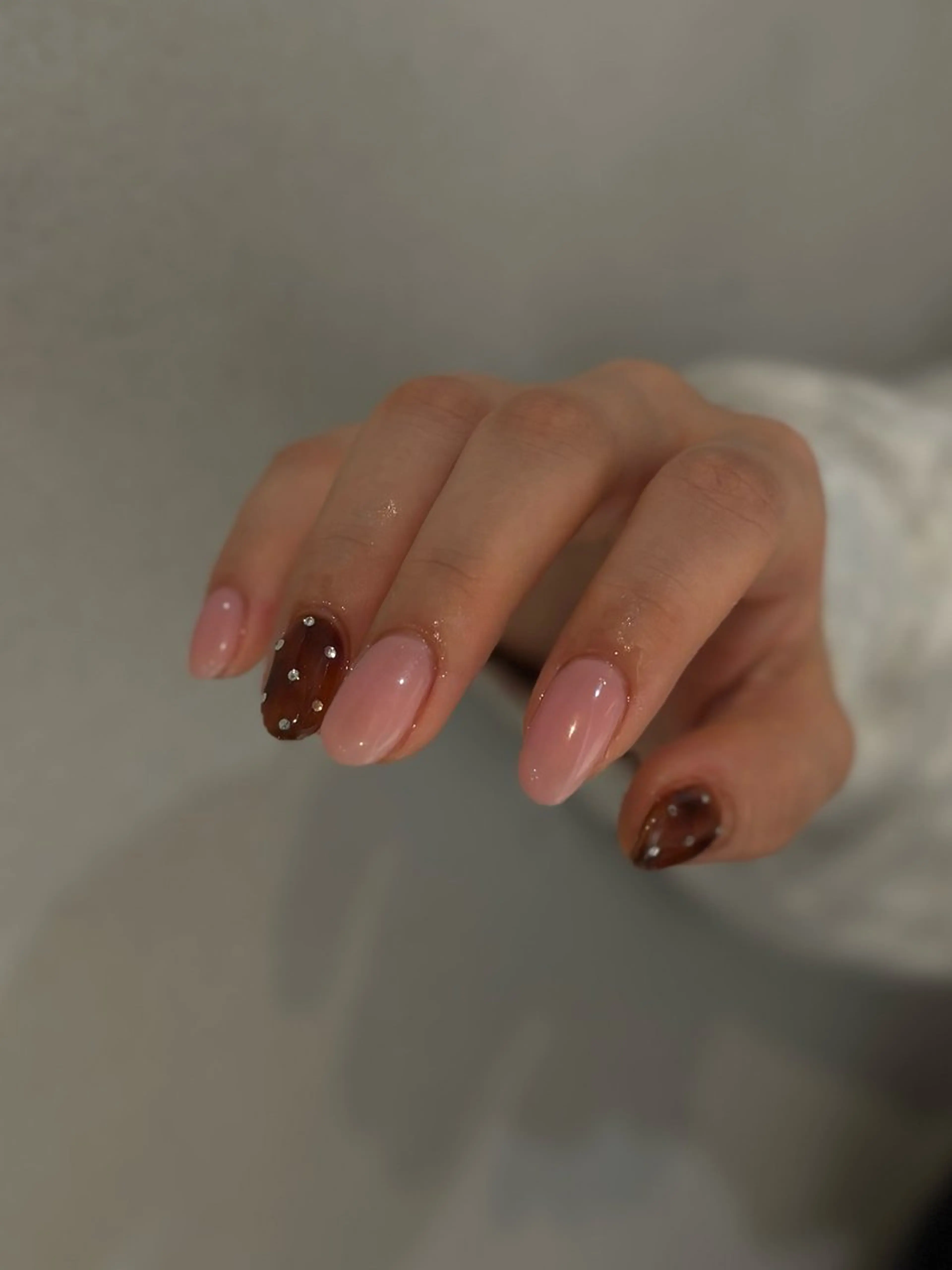 ネイル べっ甲ネイル ピンク ハンドネイル 市本 葵のネイルデザイン