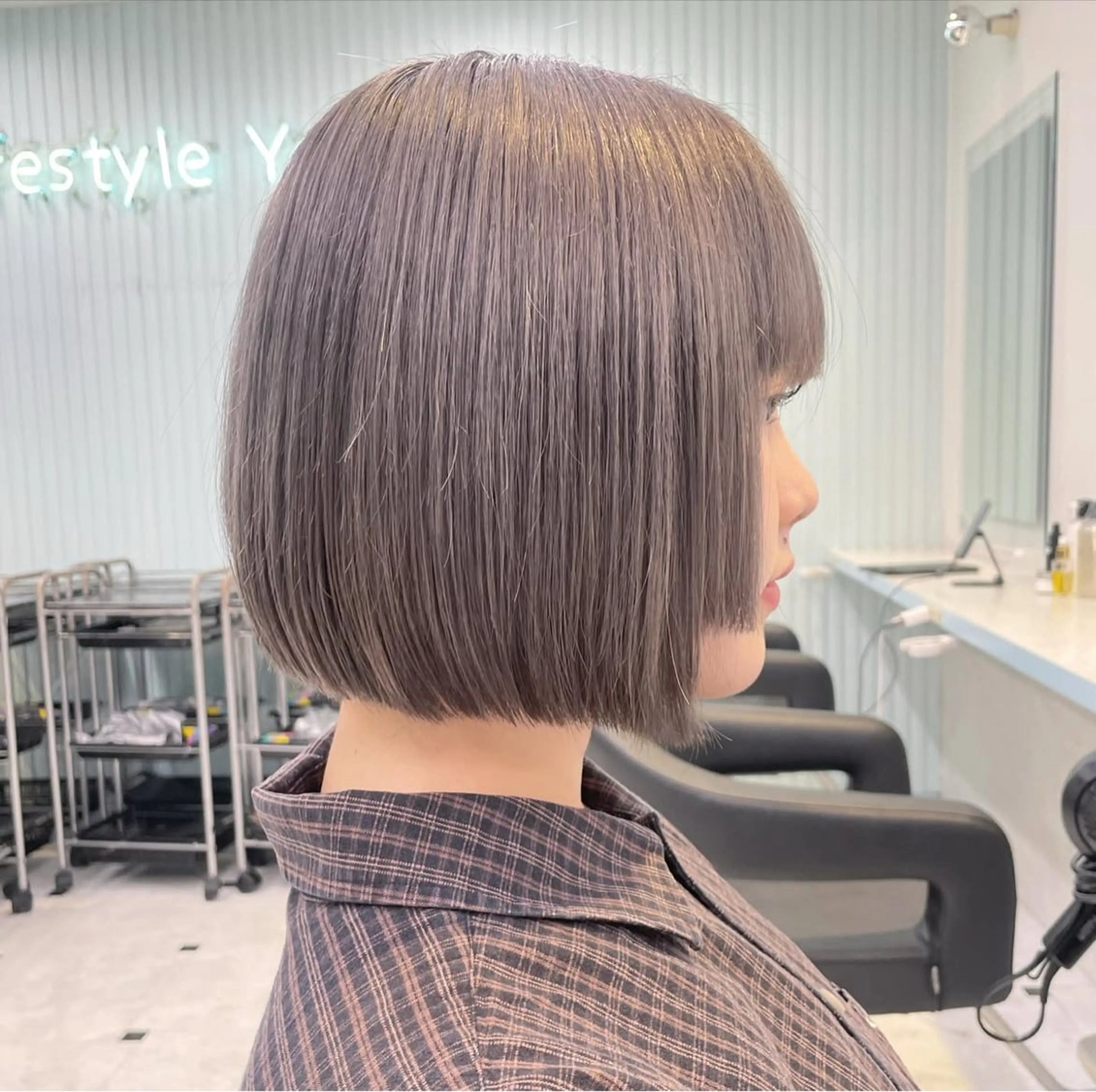 ショート カラー カット 縮毛矯正 トリートメント 🩵透明感カラー× 美髪矯正ボブ🩵のヘアスタイル