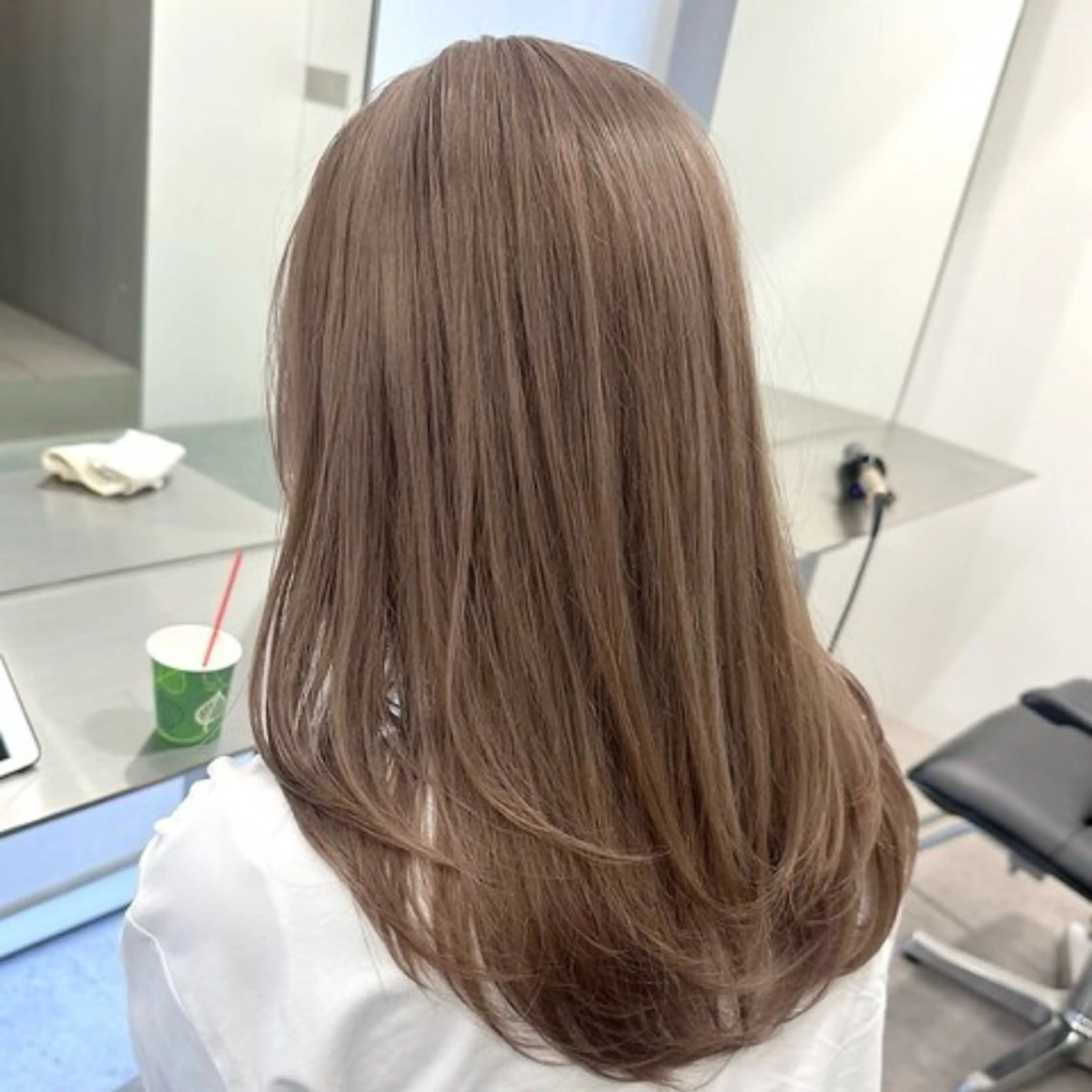 リタッチブリーチ🫧+オンカラー🦄+ 𝐀𝐮𝐣𝐮𝐚艶々トリートメントの写真