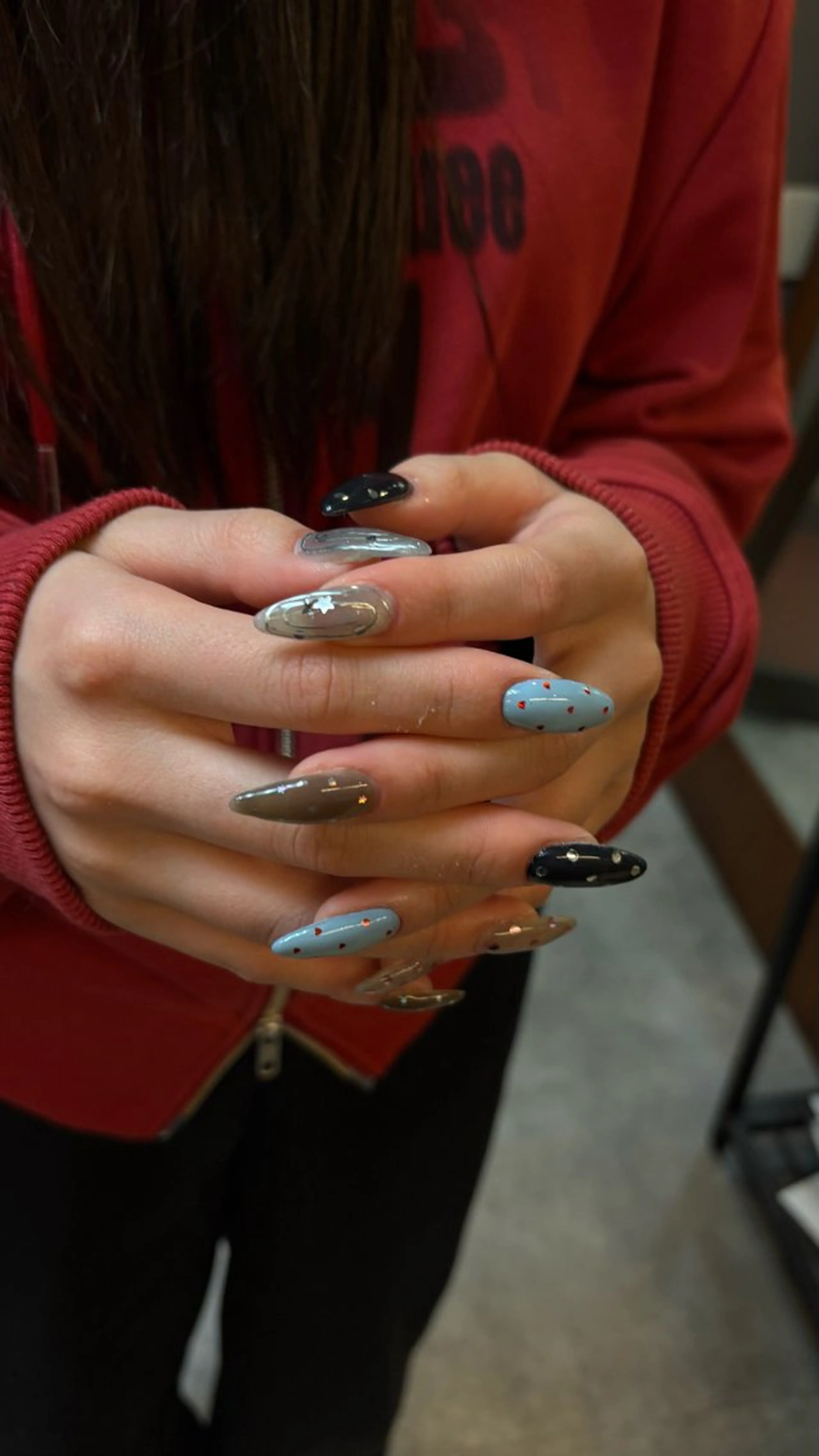 ネイル しおん🎶｜ひと 癖ニュアンス｜個性派のネイルデザイン