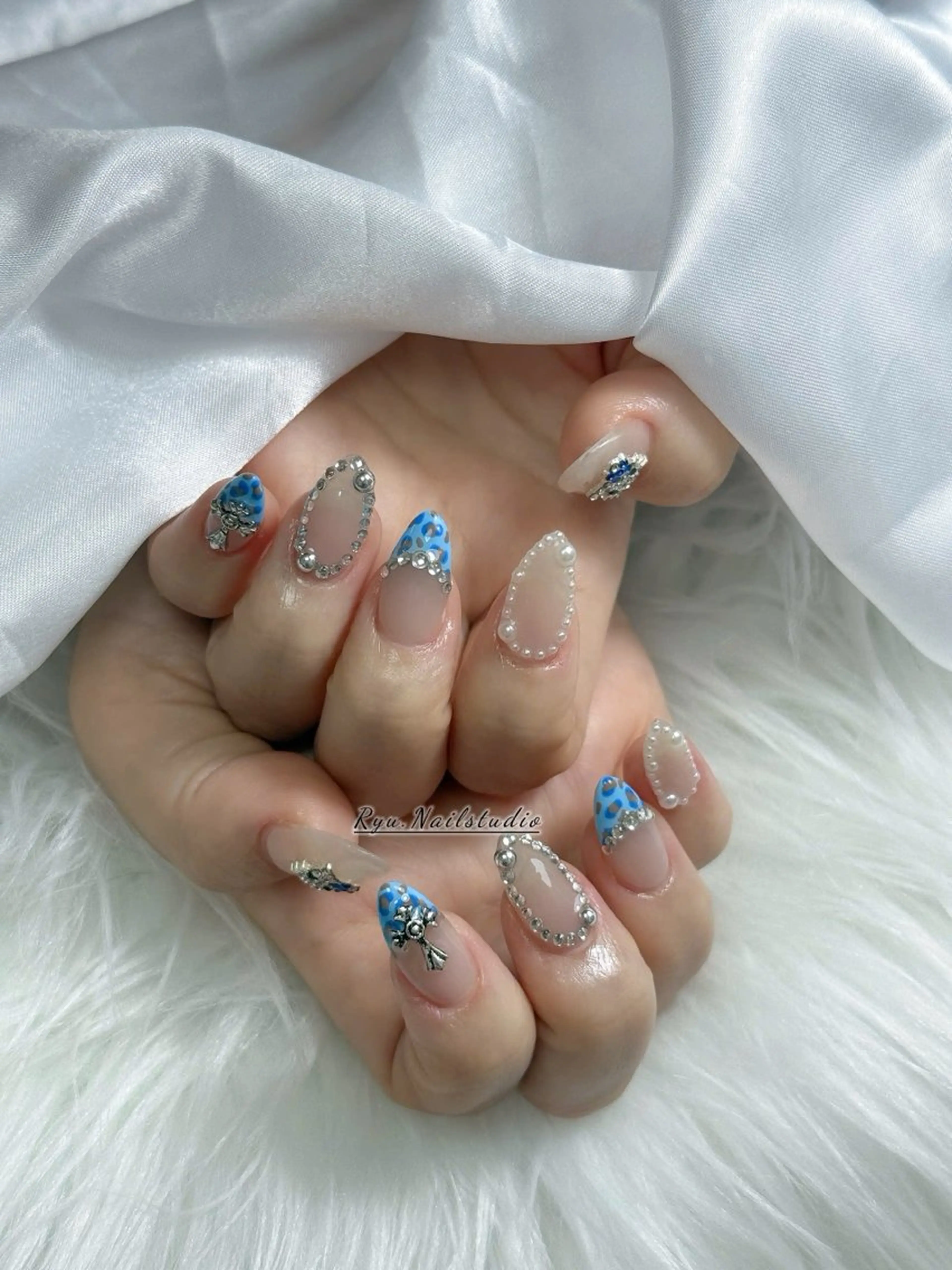 ネイル アートネイル フラワーネイル フレンチネイル ジェルネイル グラデーション ハンドネイル Ryunail所属・Ryu Nail NekoChanのネイルデザイン