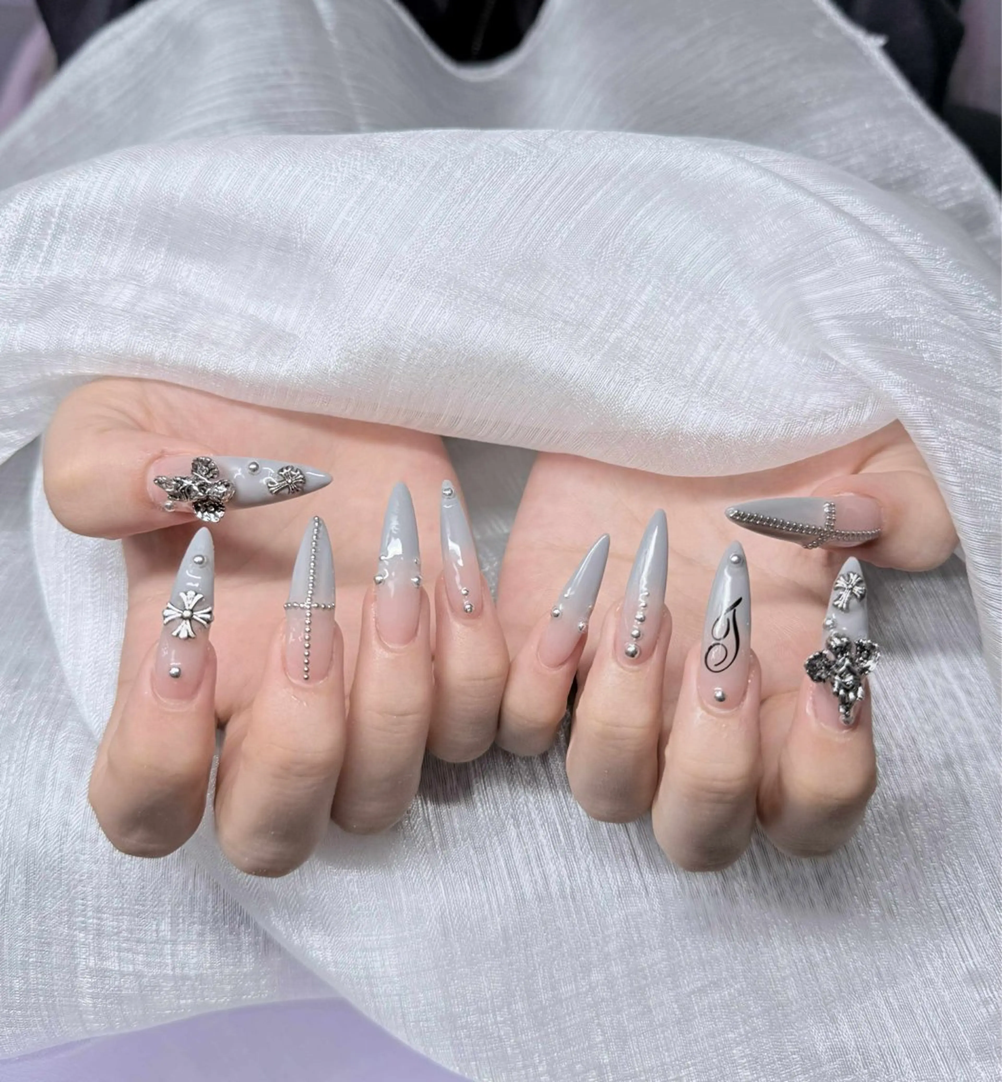 ネイル 長さ出し グラデーション 卒業式 キラキラネイル マグネットネイル ハンドネイル Lee Nailsのネイルデザイン