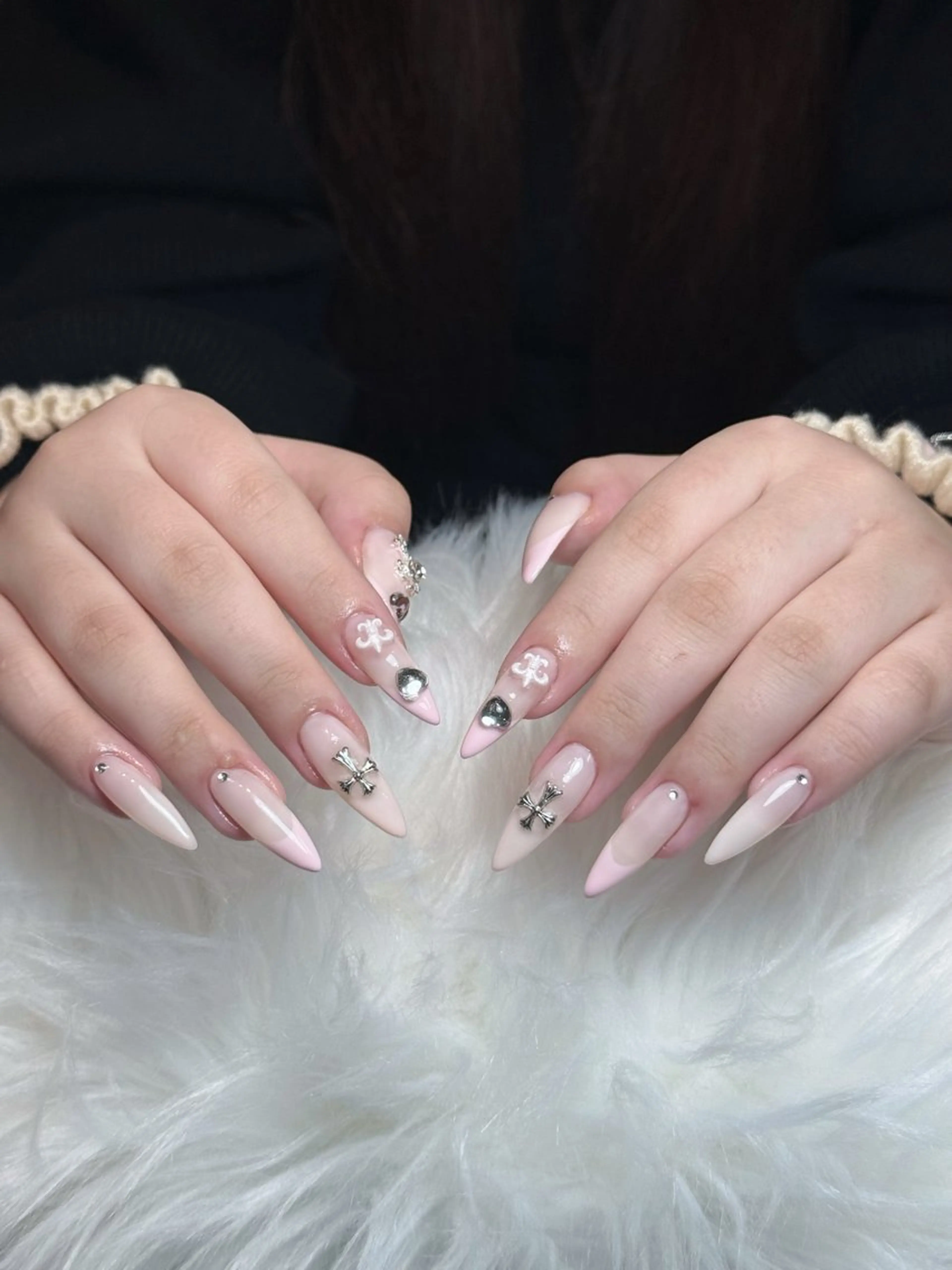 ネイル フレンチネイル ジェルネイル キラキラネイル 韓国ネイル マグネットネイル Julli NailStudioのネイルデザイン