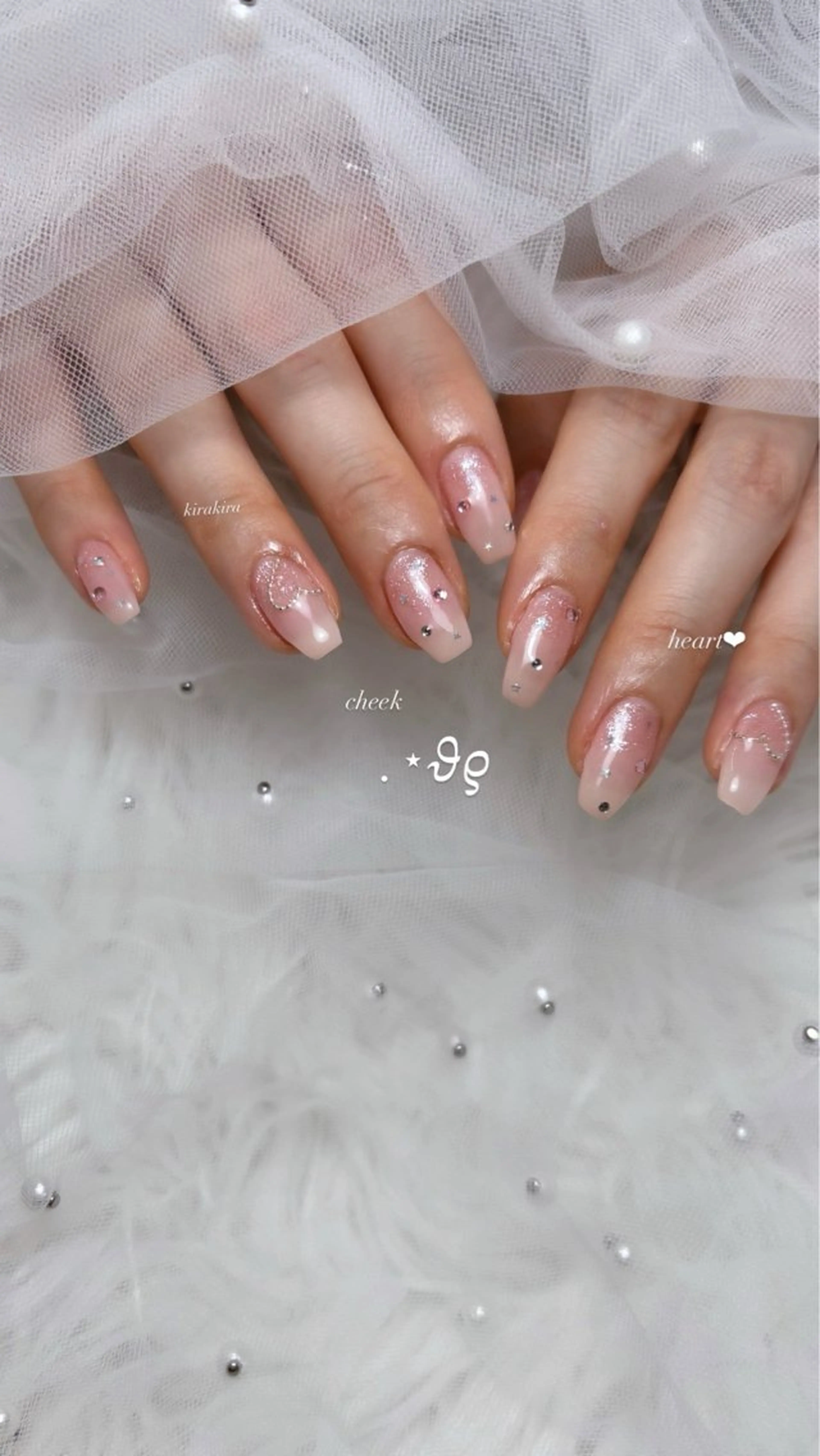 ネイル ホワイト ハンドネイル 𝑬𝑹𝑰𝑲𝑨 𓂃🎀𓈒𓏸のネイルデザイン