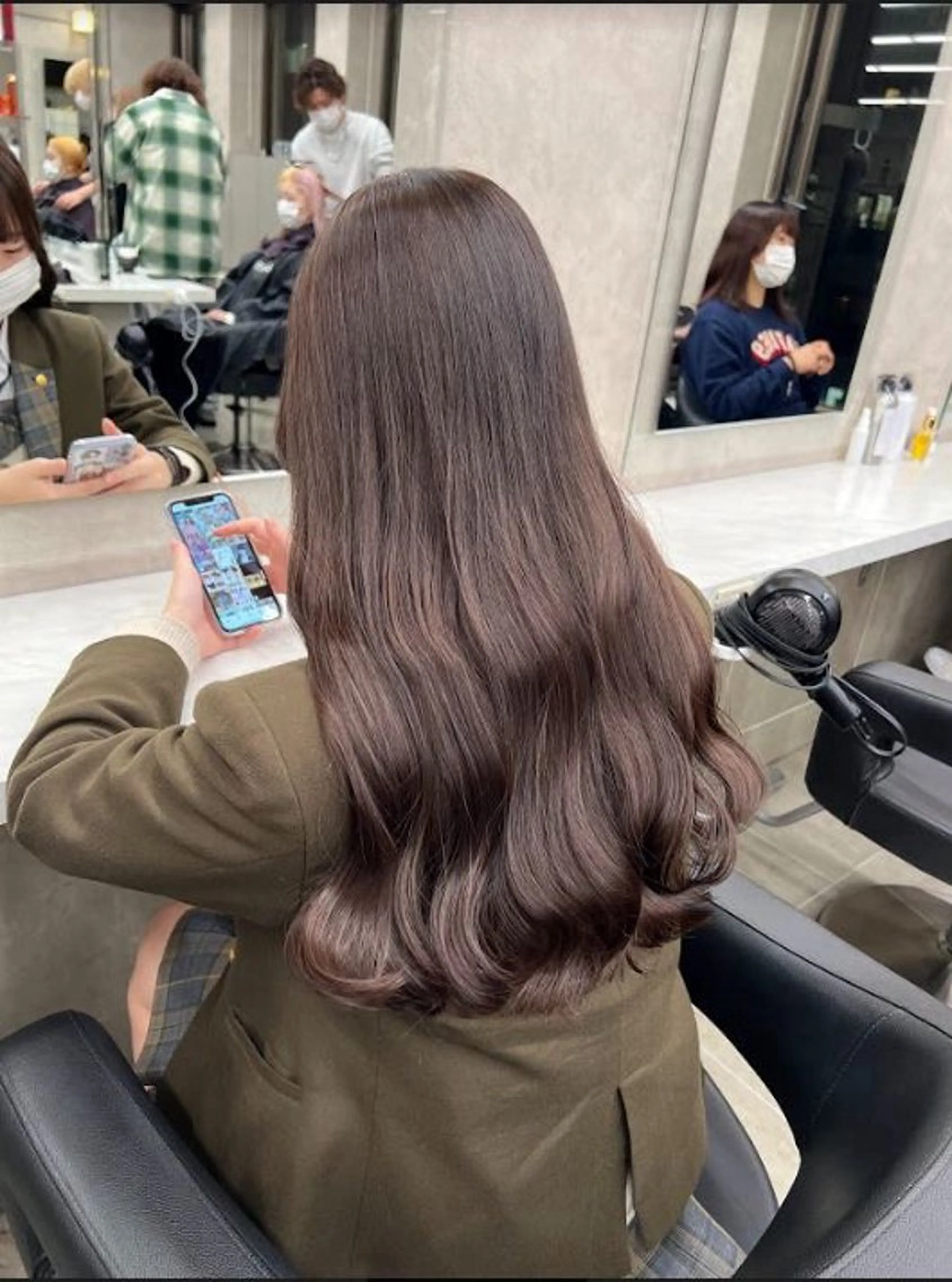 セミロング カラー ヘアアレンジ 🩵ダメージレス艶感 ハイトーン🩷のヘアスタイル