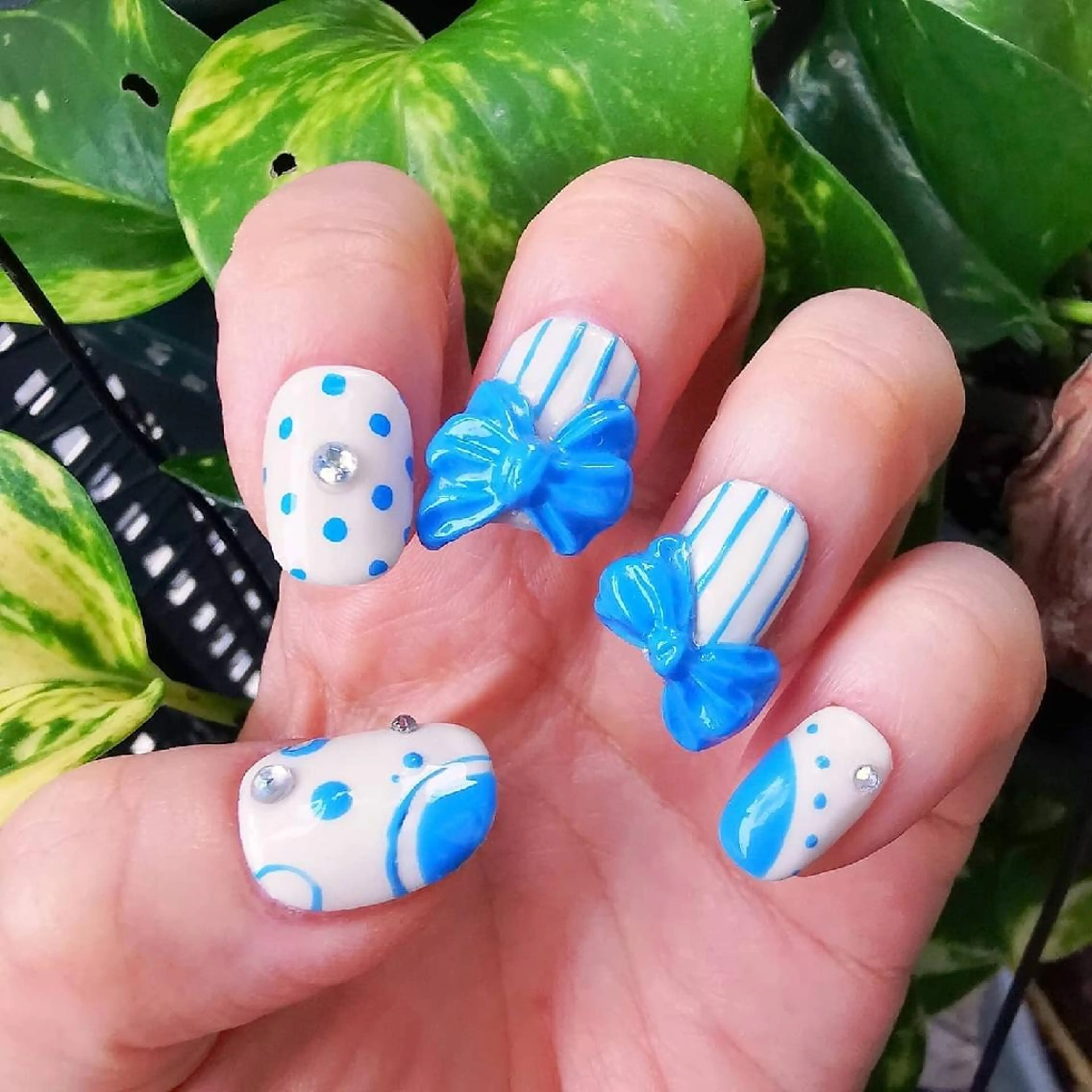 ネイル アートネイル ブルー リボン ネイルチップ ル ンのネイルデザイン