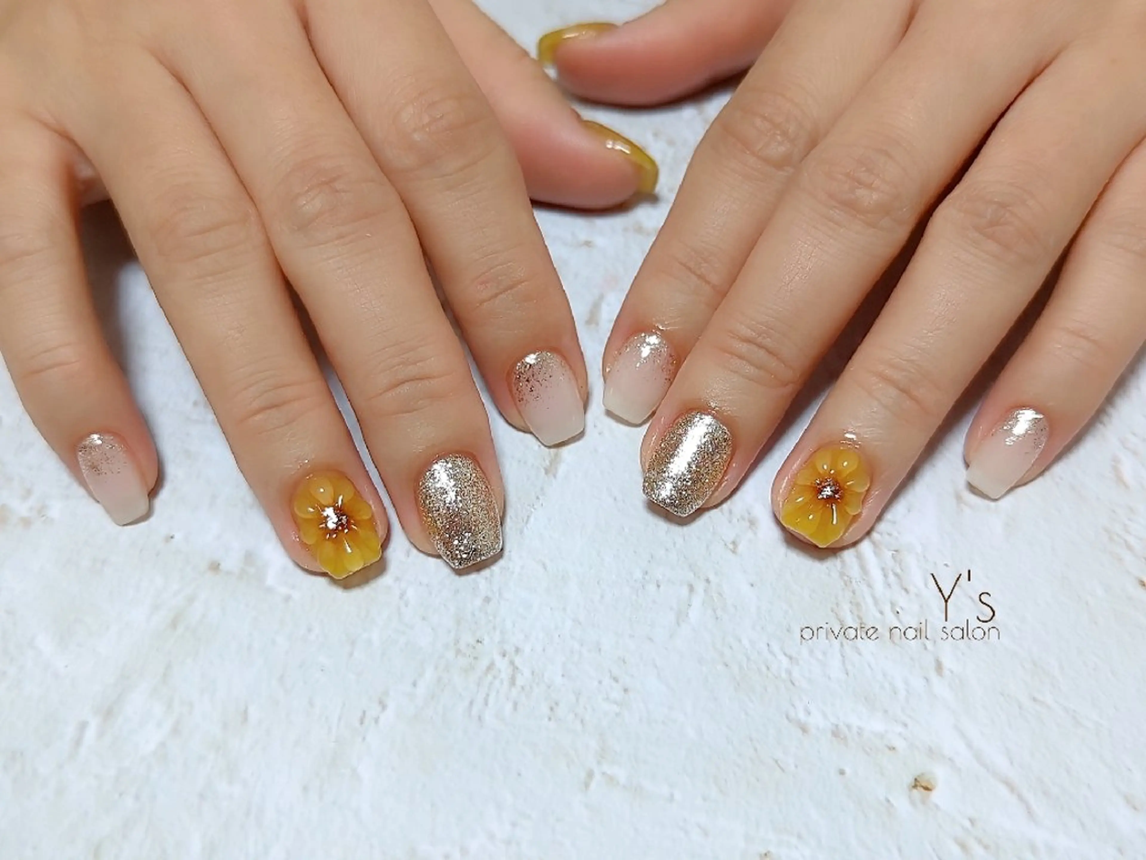 ネイル ハンドネイル YUMI NAGAI  のネイルデザイン