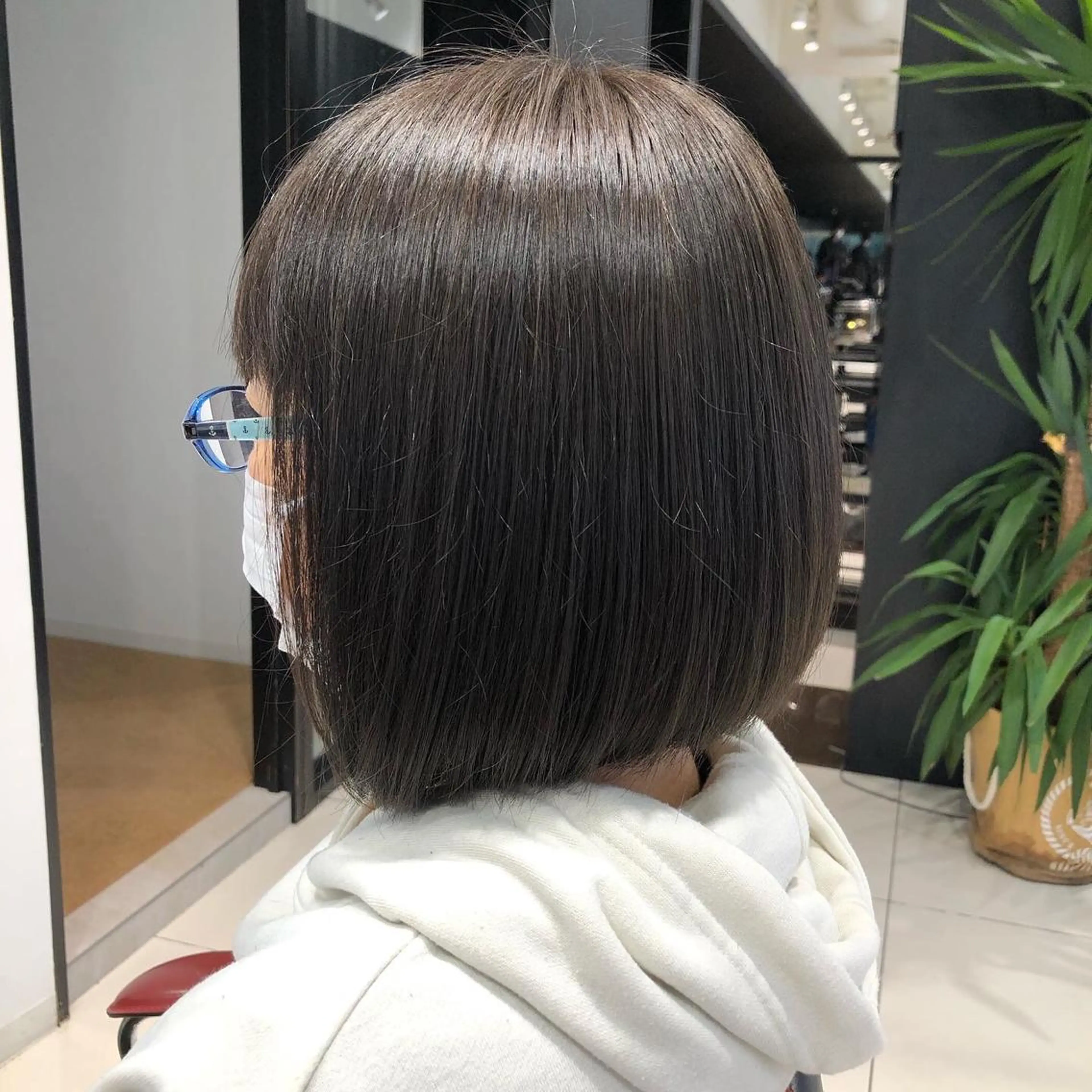 ショート カラー 前下がりボブ グレージュ ボブ ショート/白髪ぼかし 君和田若菜のヘアスタイル