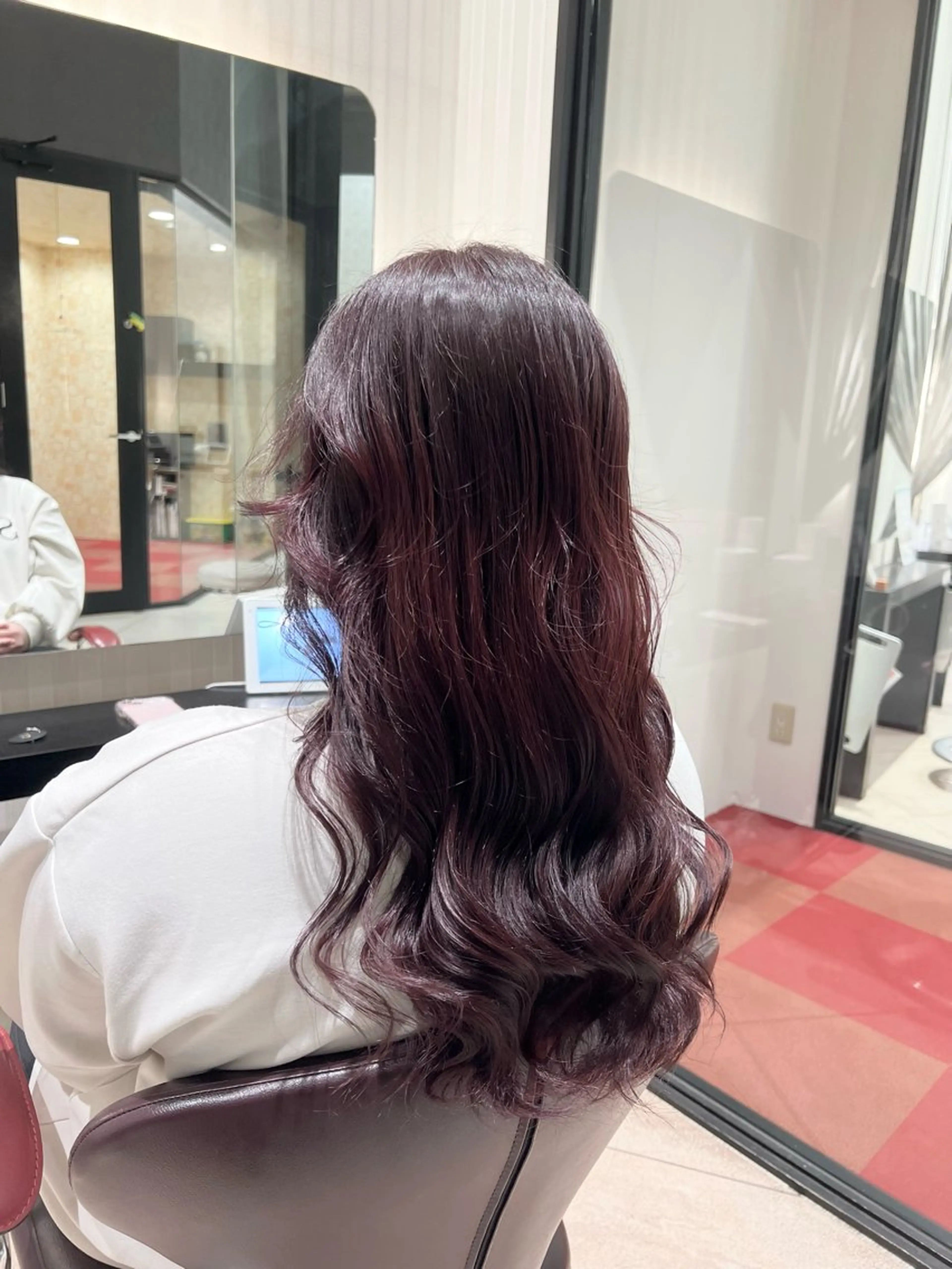 ロング カラー レッドカラー 松原 梨華のヘアスタイル