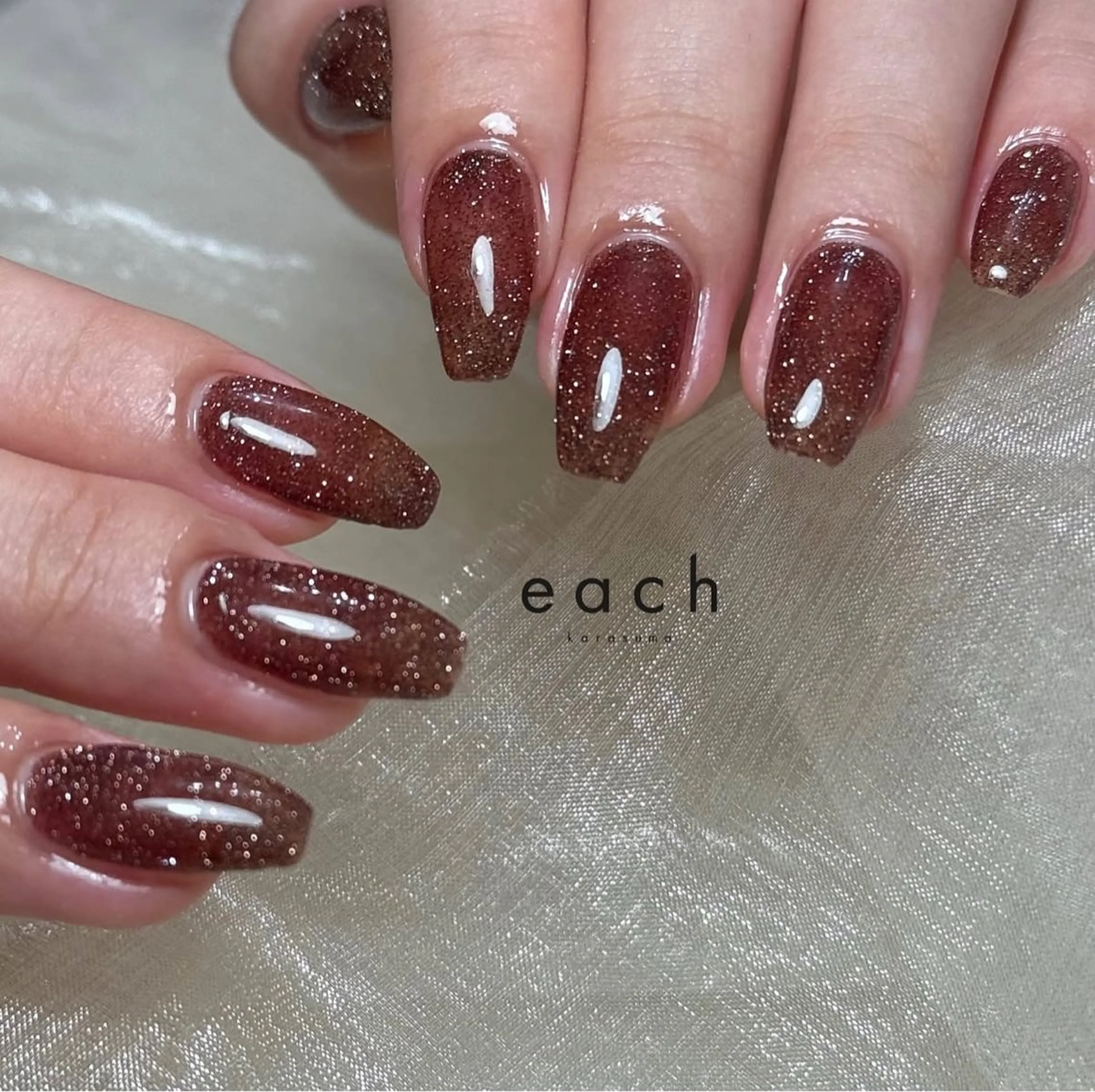 𝐡𝐚𝐧𝐝｜きらきらフラッシュネイル💫🧚🏻の写真