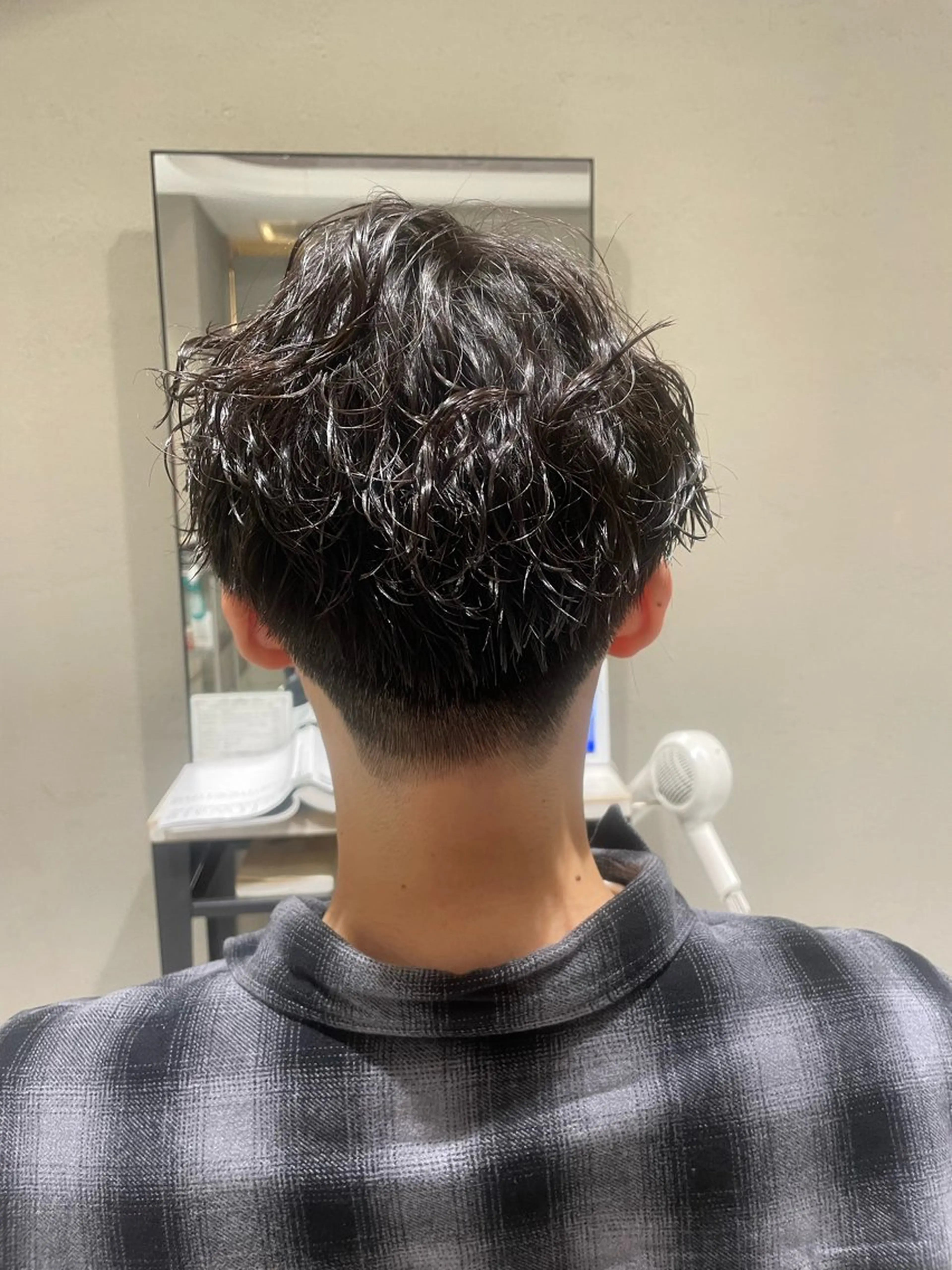 パーマ 頭から整える美容師 松田のヘアスタイル