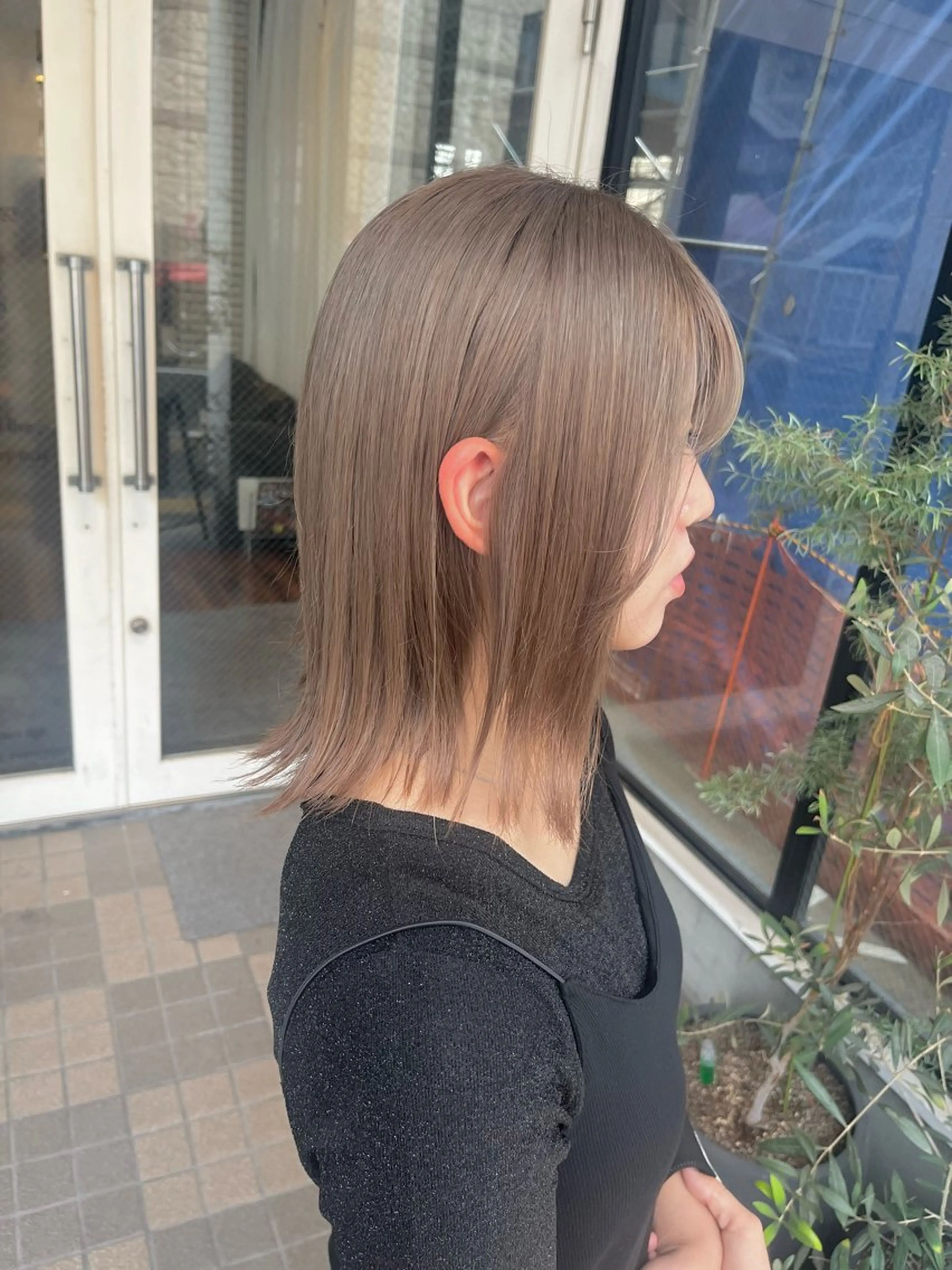 ミディアム カラー ヘアアレンジ ベージュカラー ミルクティーベージュ みわ/博多 ブリーチ/メンズヘアのヘアスタイル