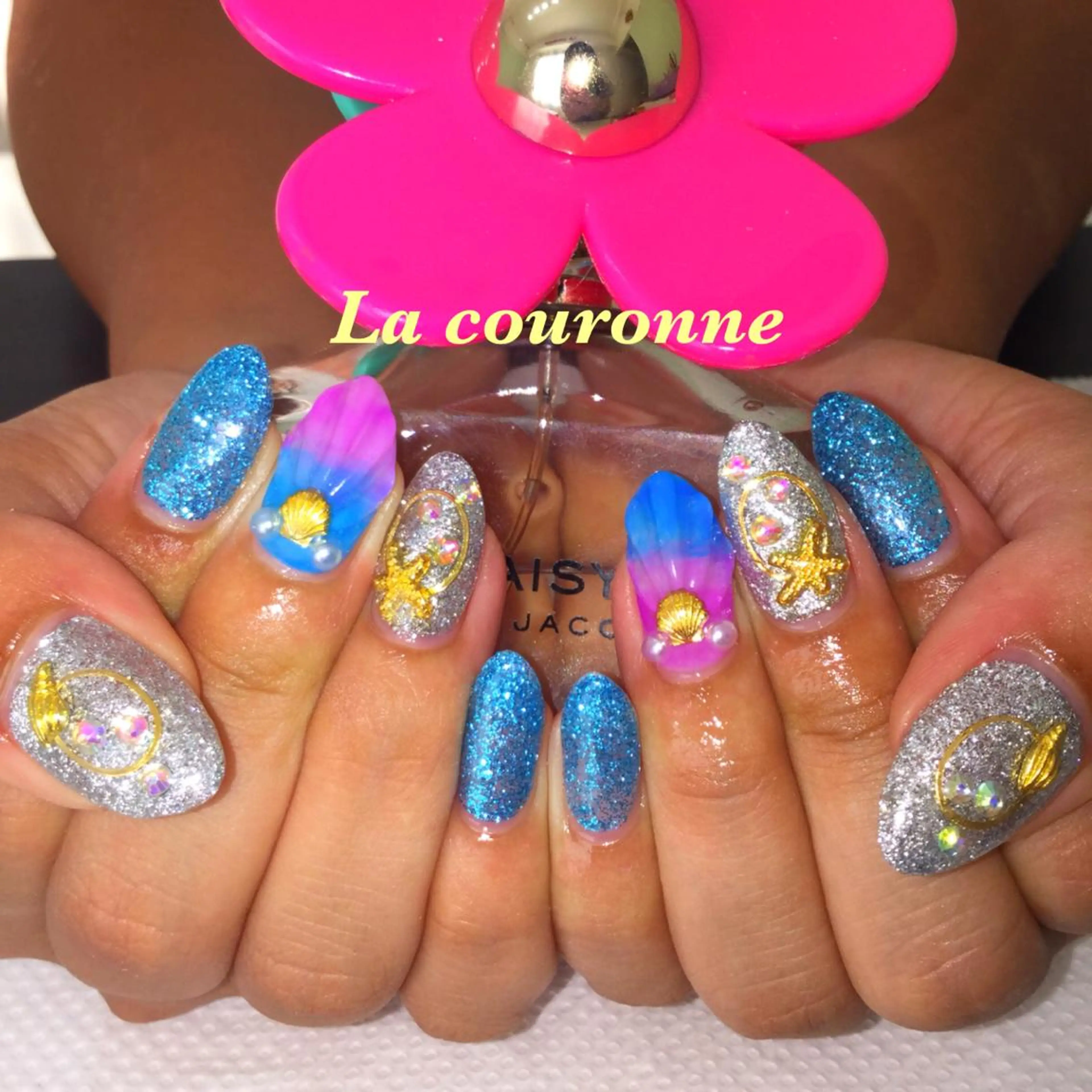 ネイル 持ち込み ハンドネイル Lacouronne NATSUMIのネイルデザイン