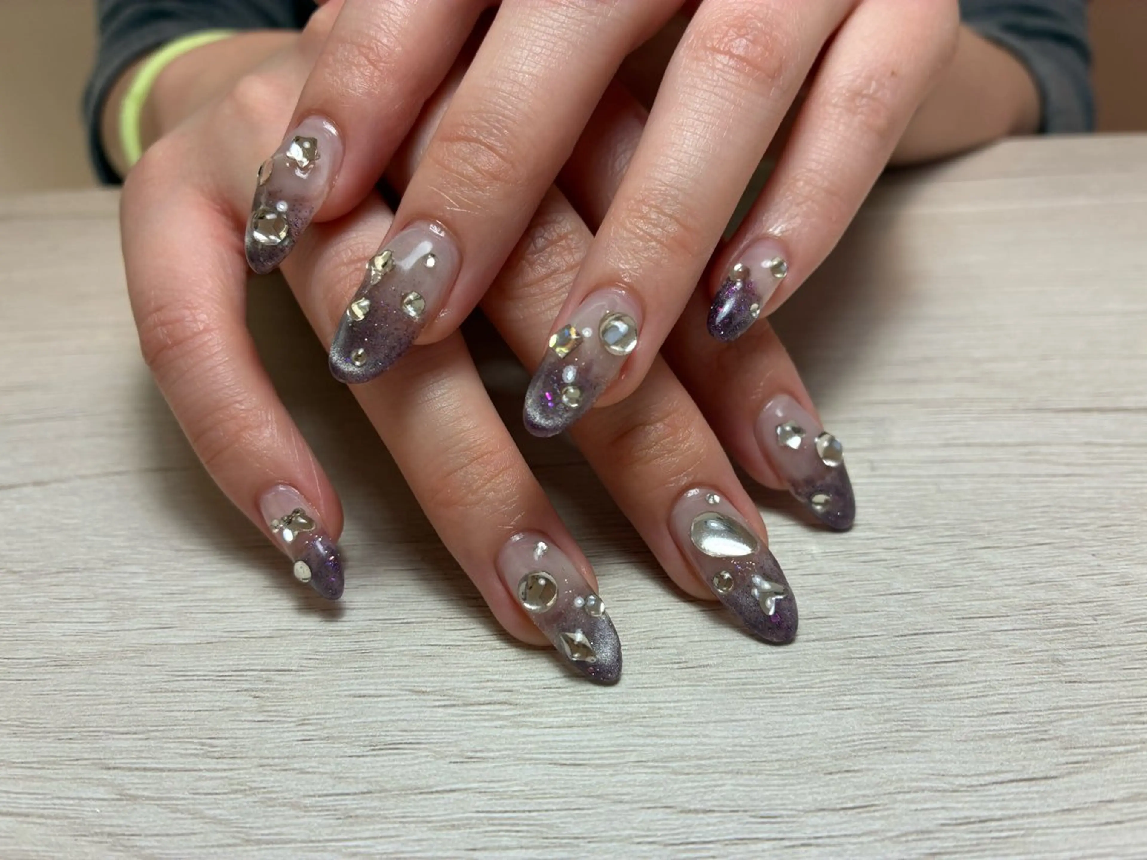 ネイル フレンチネイル グラデーション ラメ(グリッター) ラメグラデーション マグネットネイル nail_salon Tulipのネイルデザイン