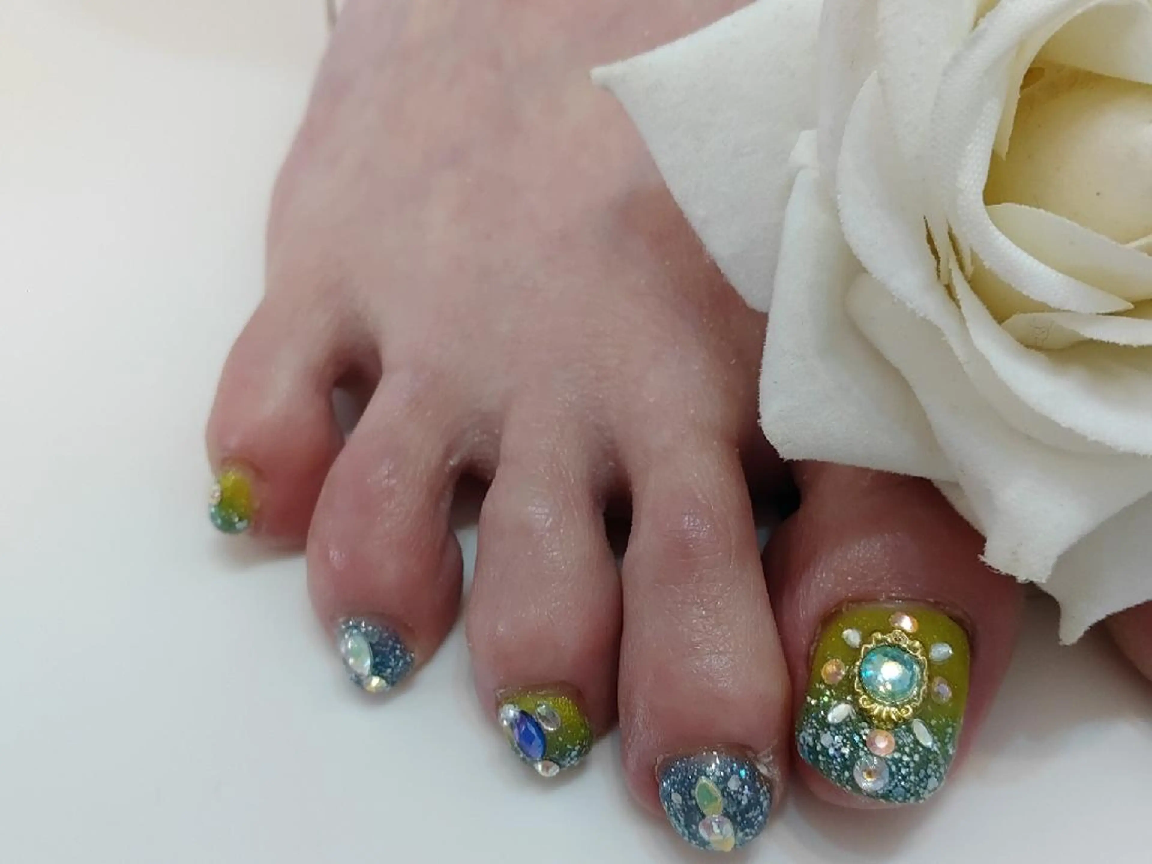 ネイル エステとネイル ローズコンフォートのネイルデザイン