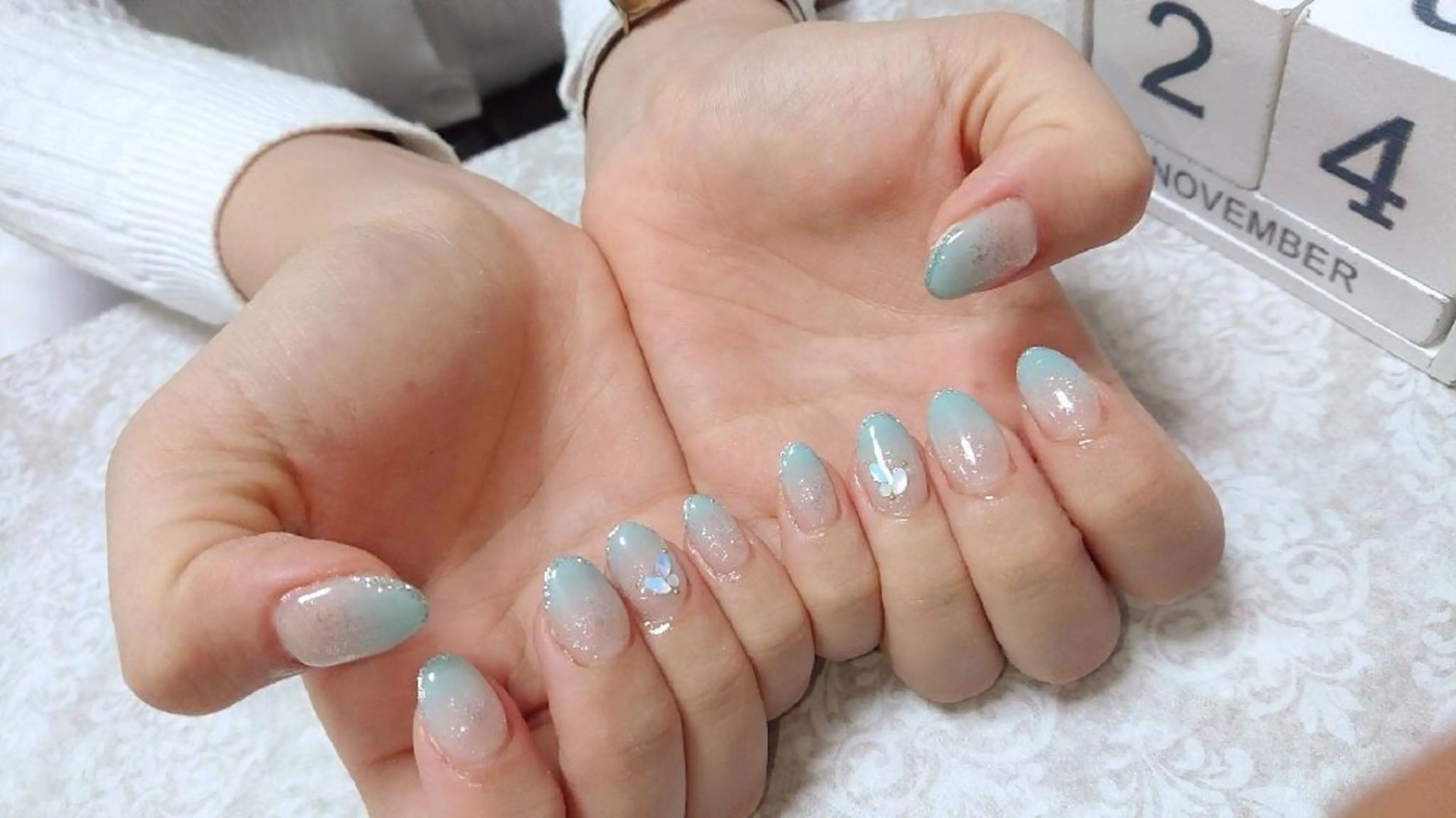 ネイル グラデーション キラキラネイル JEWEL nailのネイルデザイン
