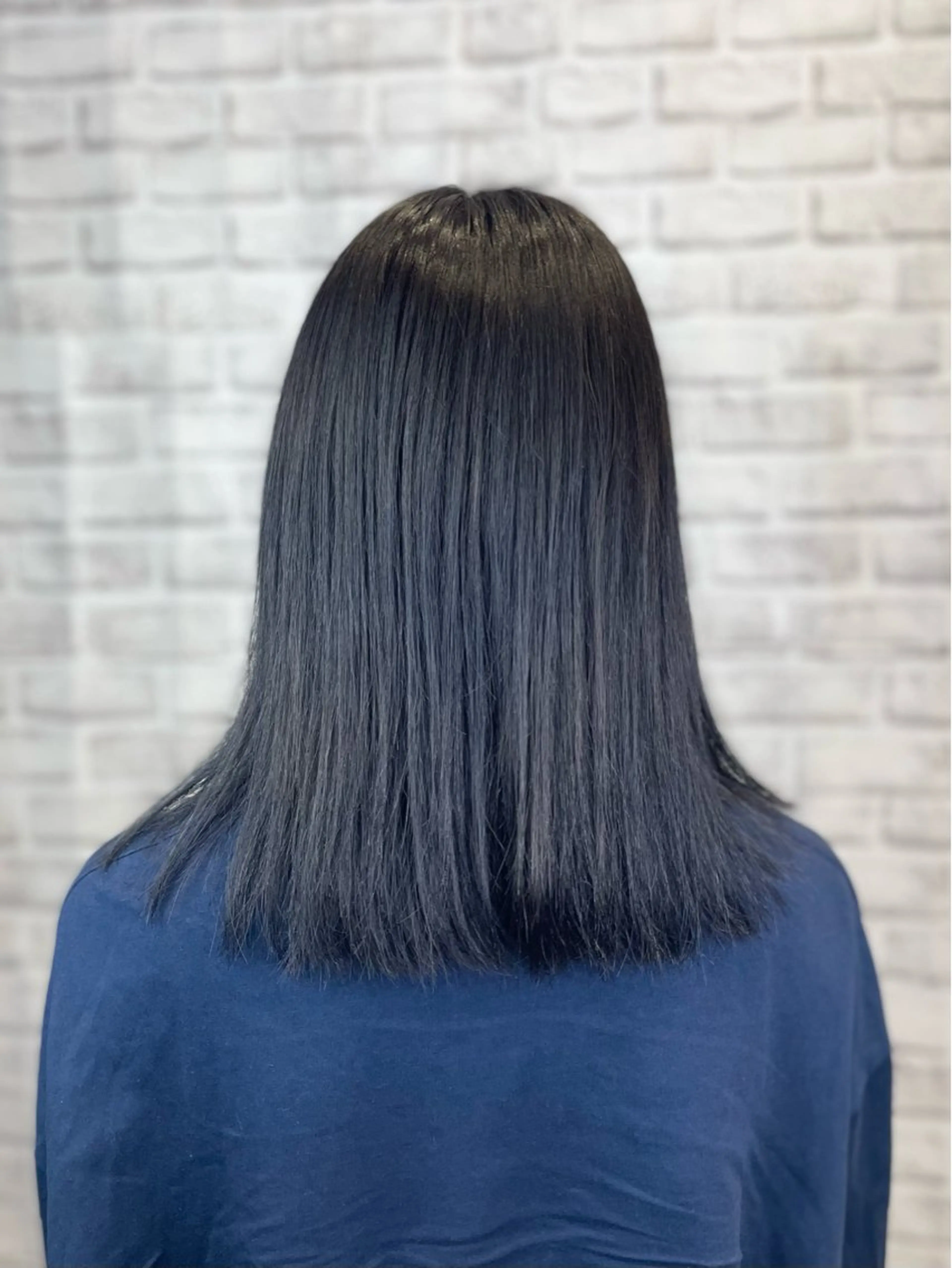 ミディアム カラー 緑川 佳薫のヘアスタイル