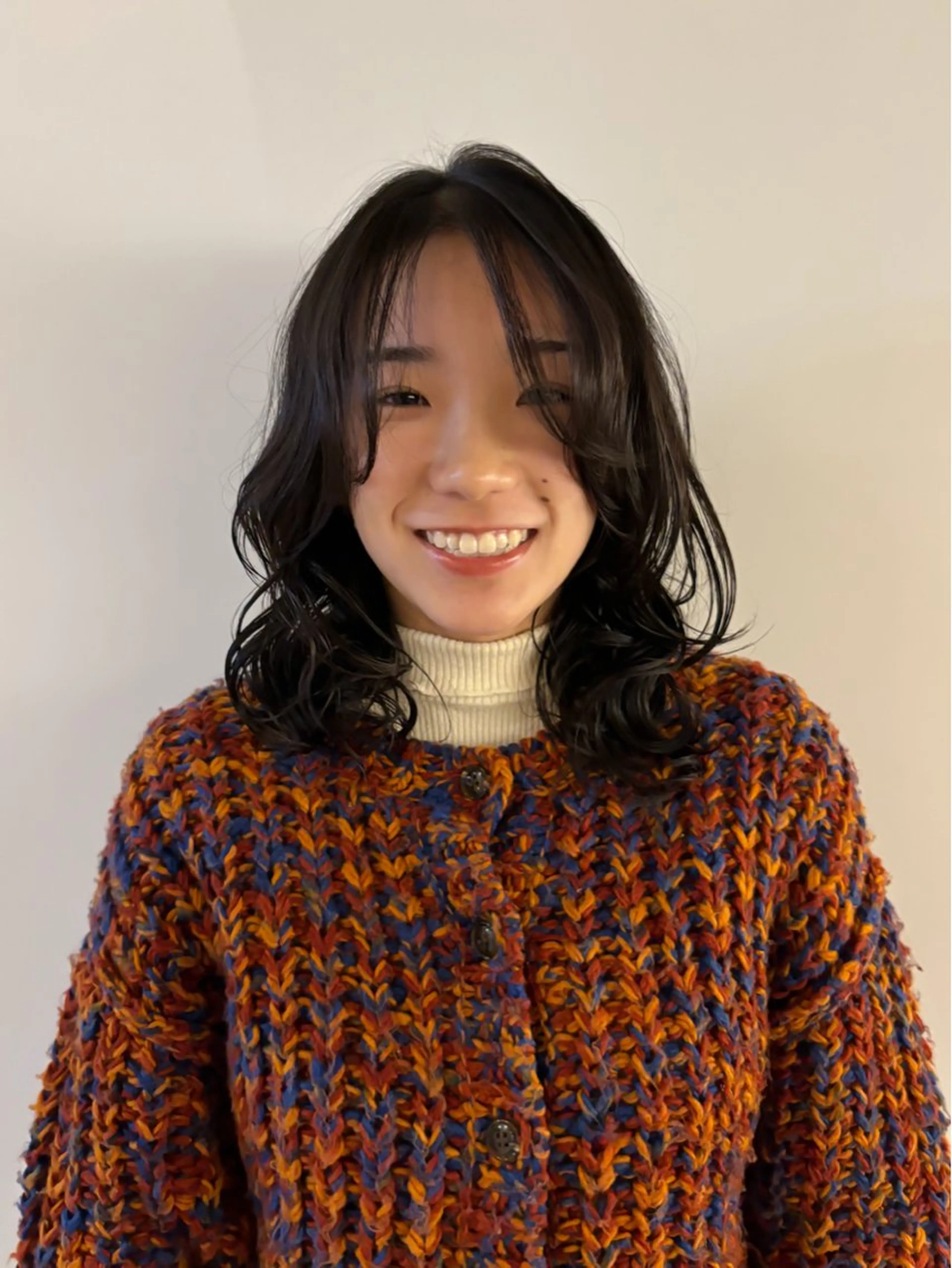 ミディアム ウシロダ メグミのヘアスタイル