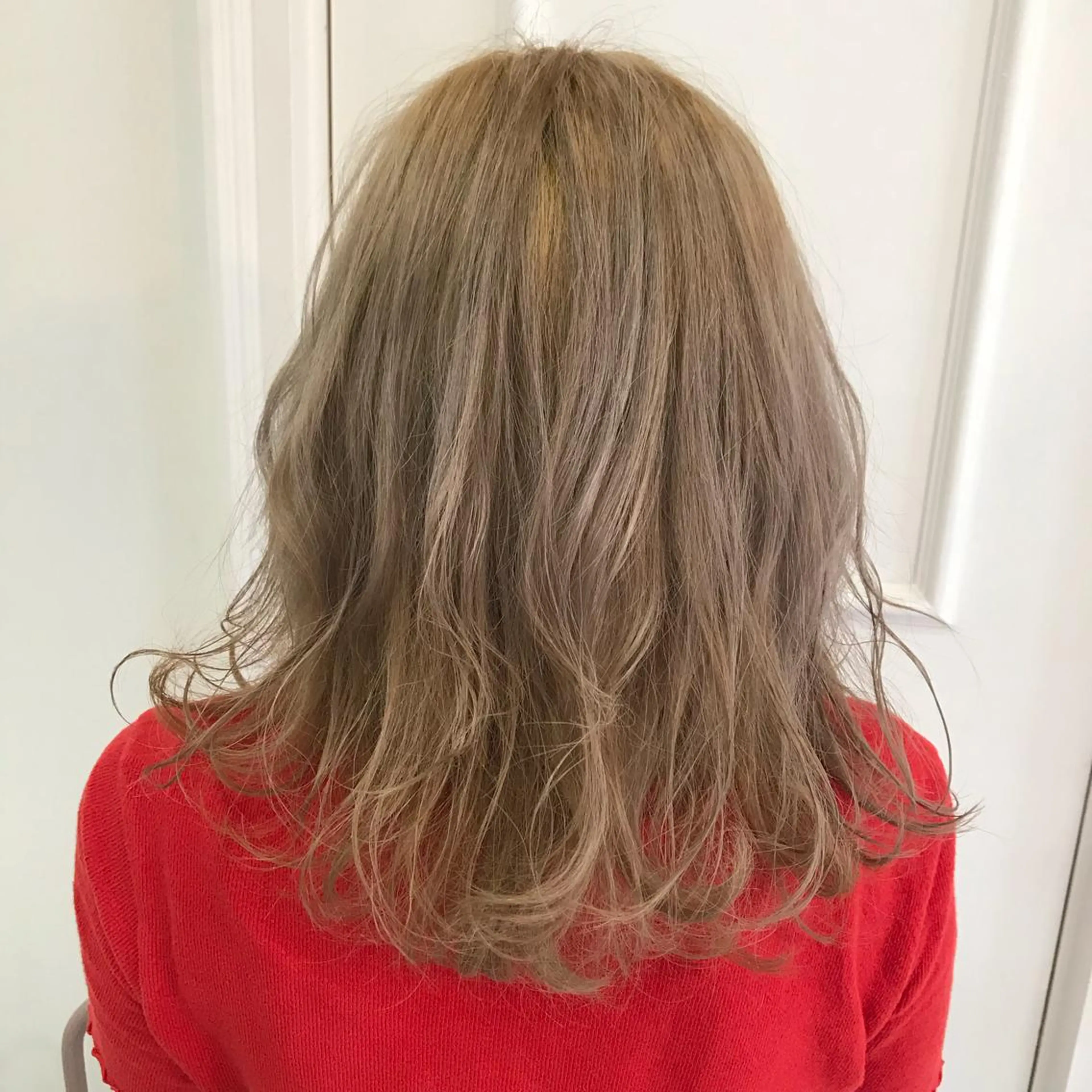 セミロング SHIN/レイヤー カット×クロスパーマのヘアスタイル