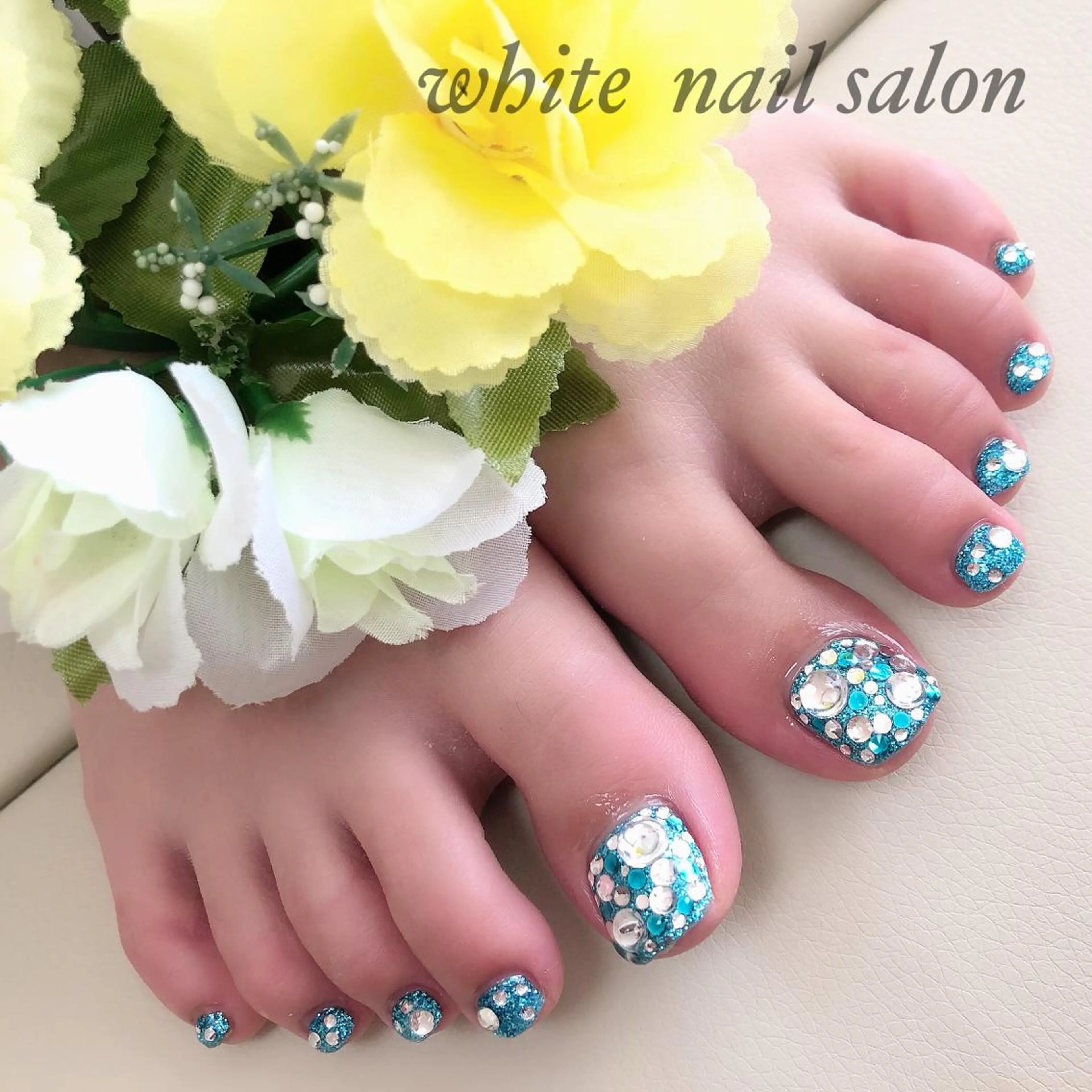 ネイル フットネイル ジェルネイル ハードジェル 持ち込み オフィスネイル フットネイル white nail salonのネイルデザイン