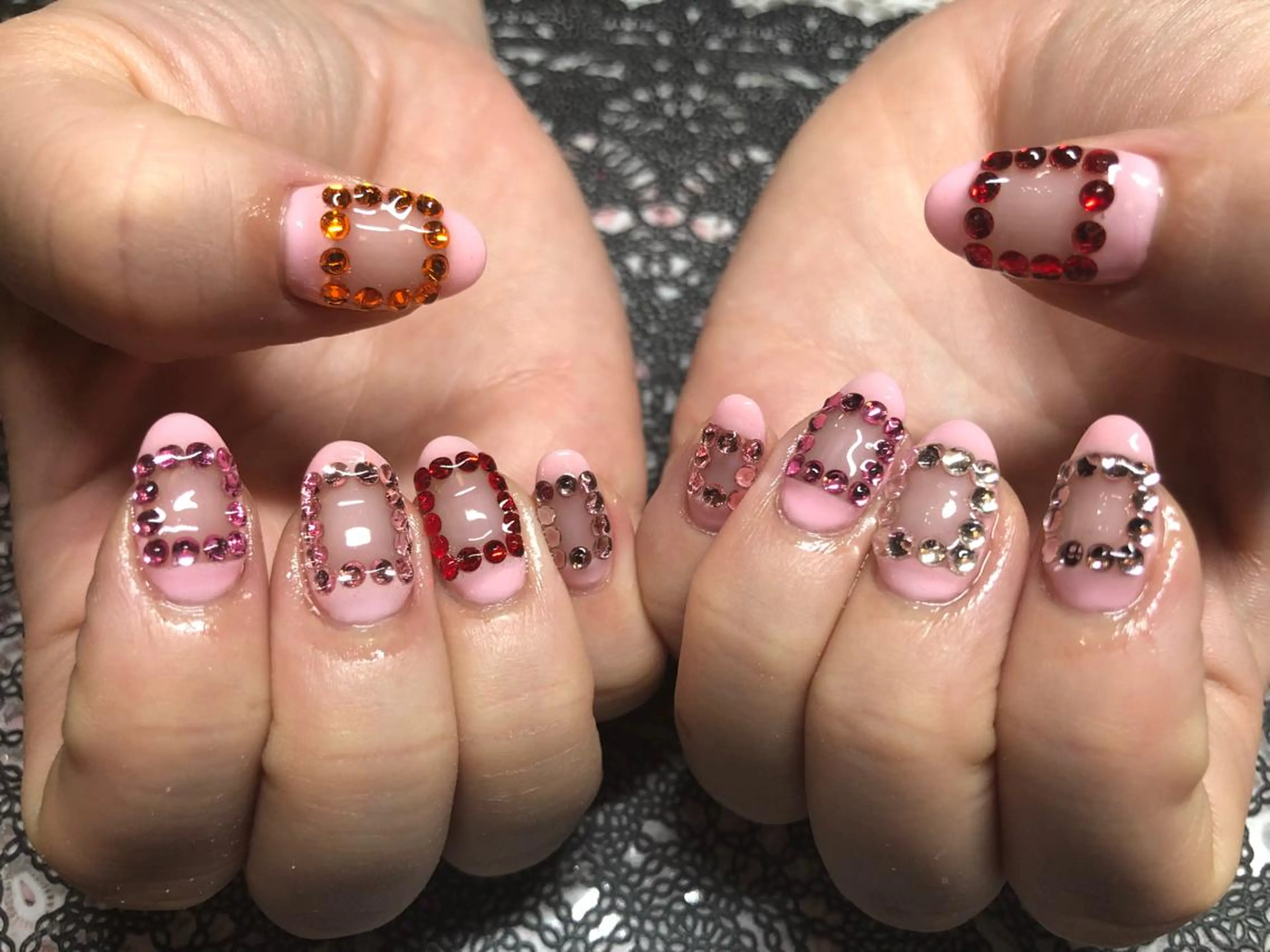 ネイル ストーンネイル J terrace Nailのネイルデザイン