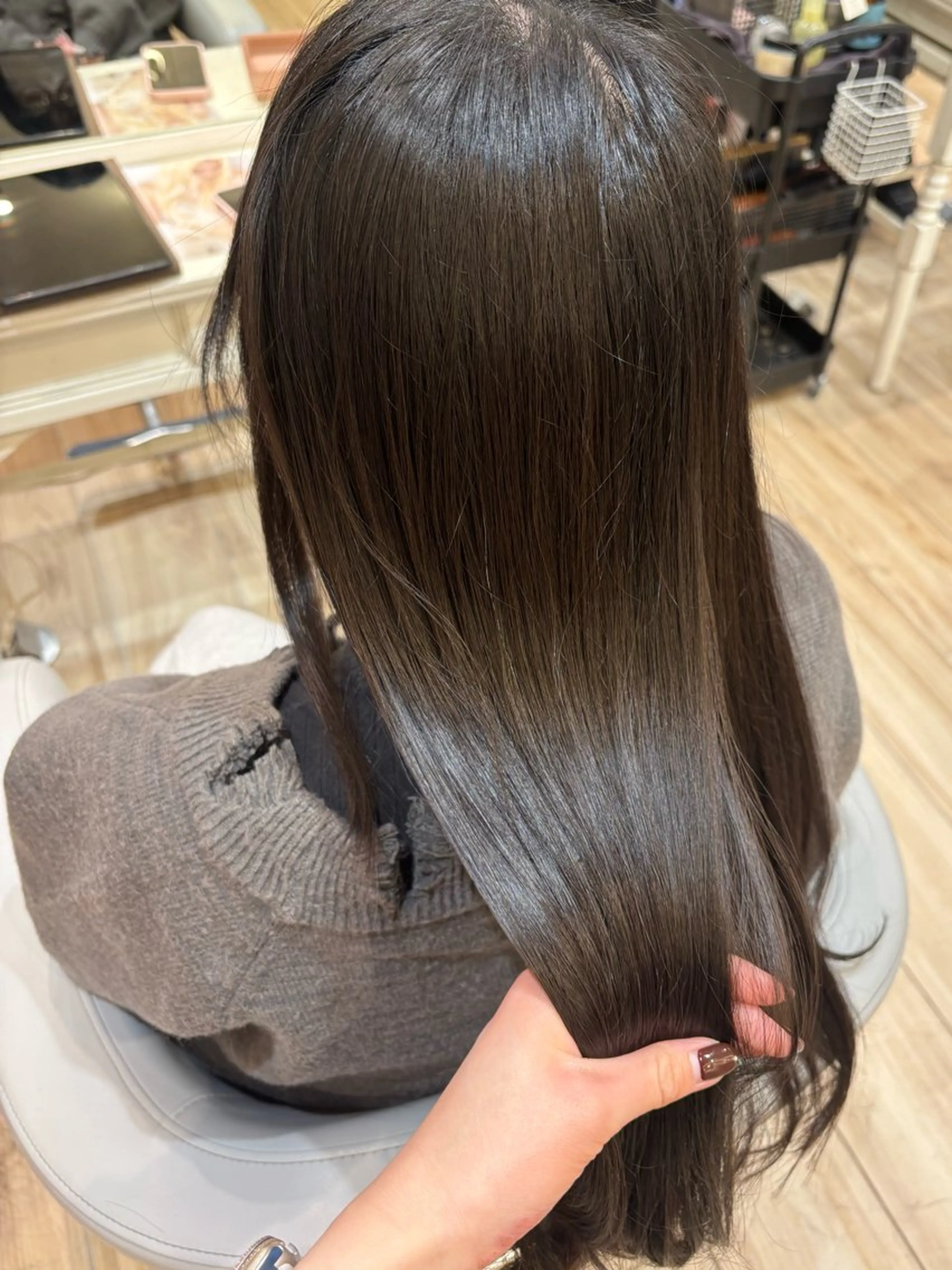 ロング カラー 美髪縮毛矯正 透明感カラー柳澤優名のヘアスタイル