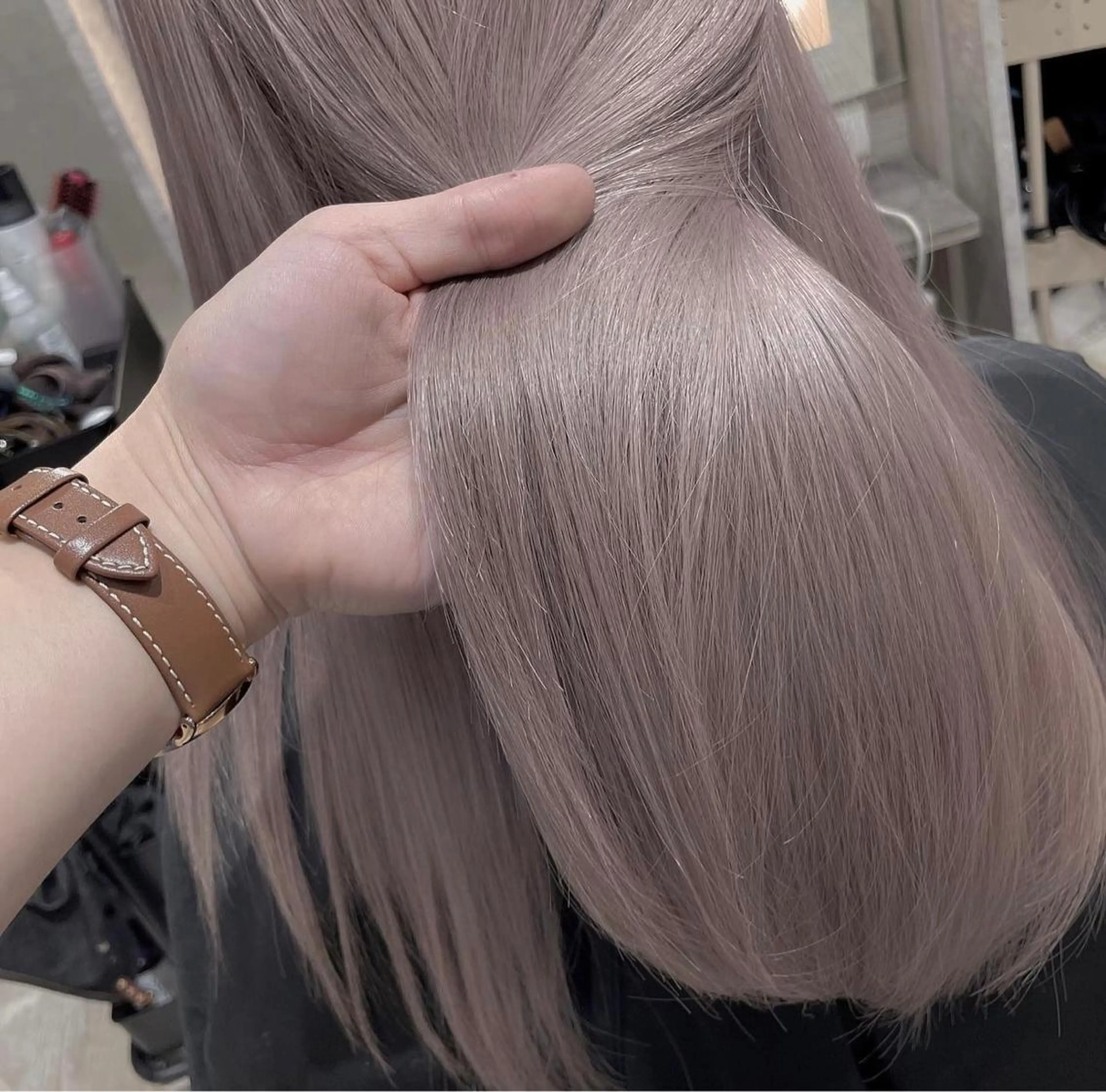 セミロング THESALONS所属・🤍ブリーチカラー /寄田龍樹🤍のヘアスタイル