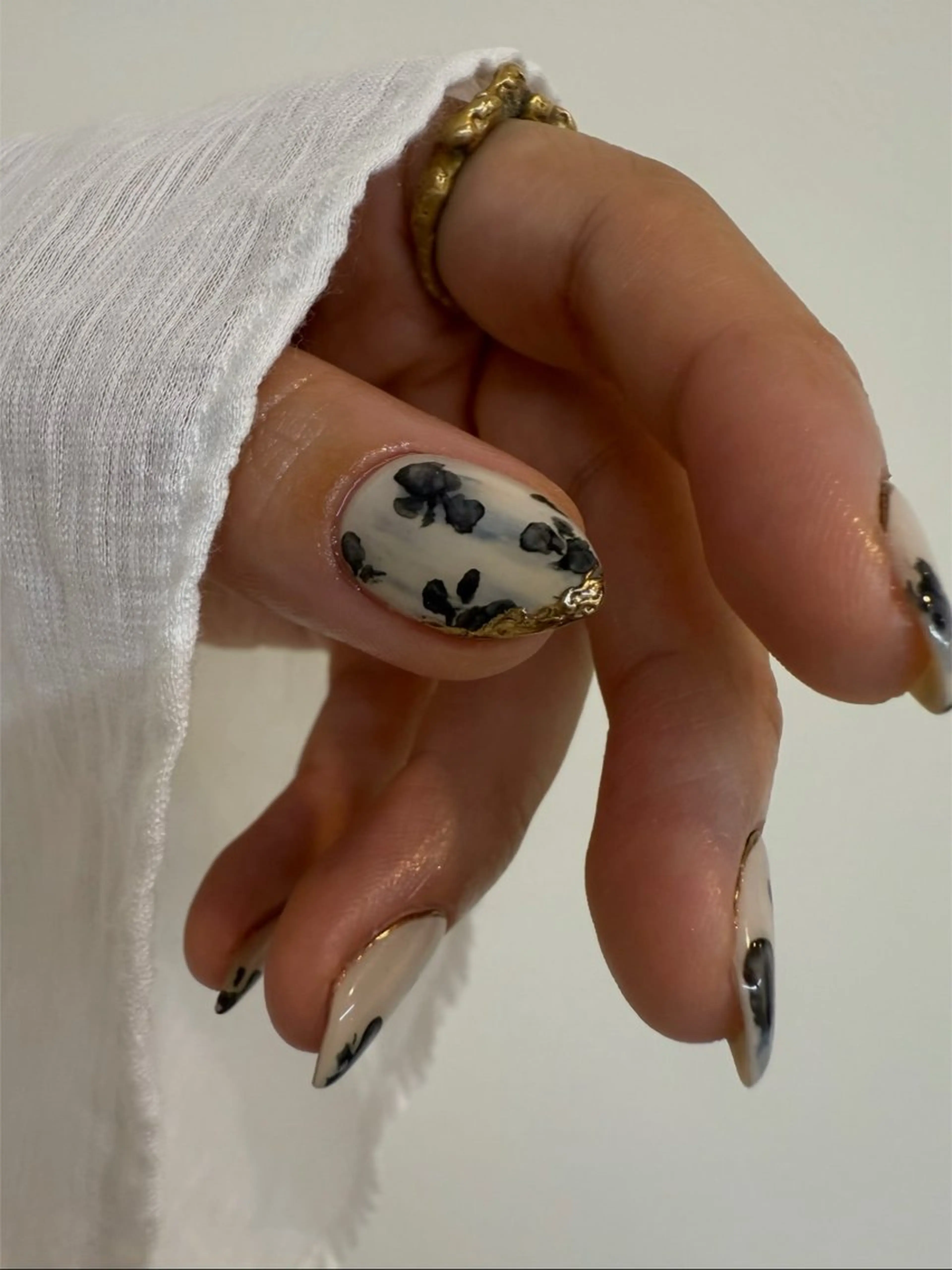 ネイル フラワーネイル ネイビー ハンドネイル gui jingumae所属・k. minamiのネイルデザイン