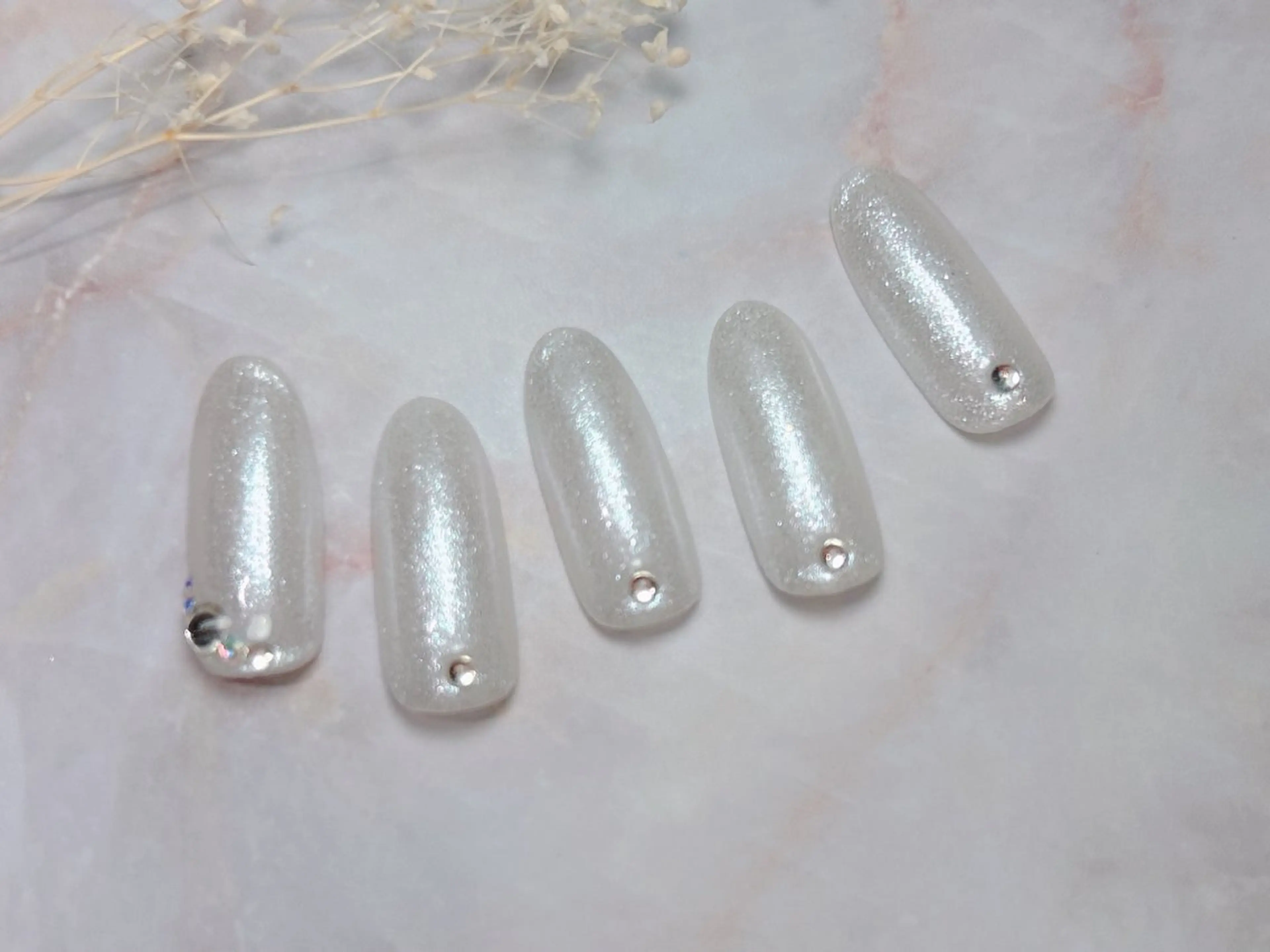 ネイル ジェルネイル マグネットネイル オフィスネイル パラジェル シンプルネイル ネイルサロン パールのネイルデザイン