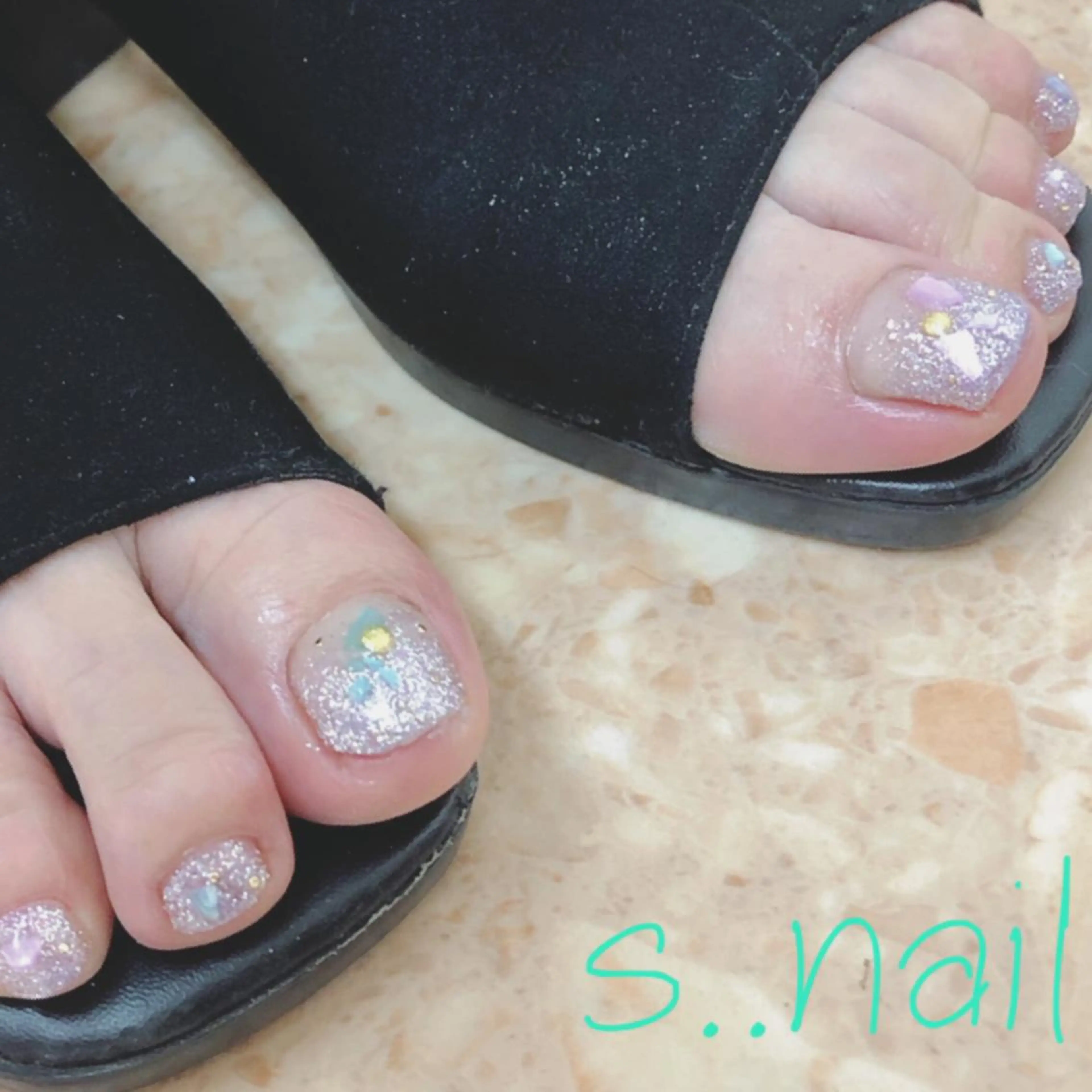 ネイル おそろいネイル ハンドネイル フットネイル s..nail / MORITAのネイルデザイン