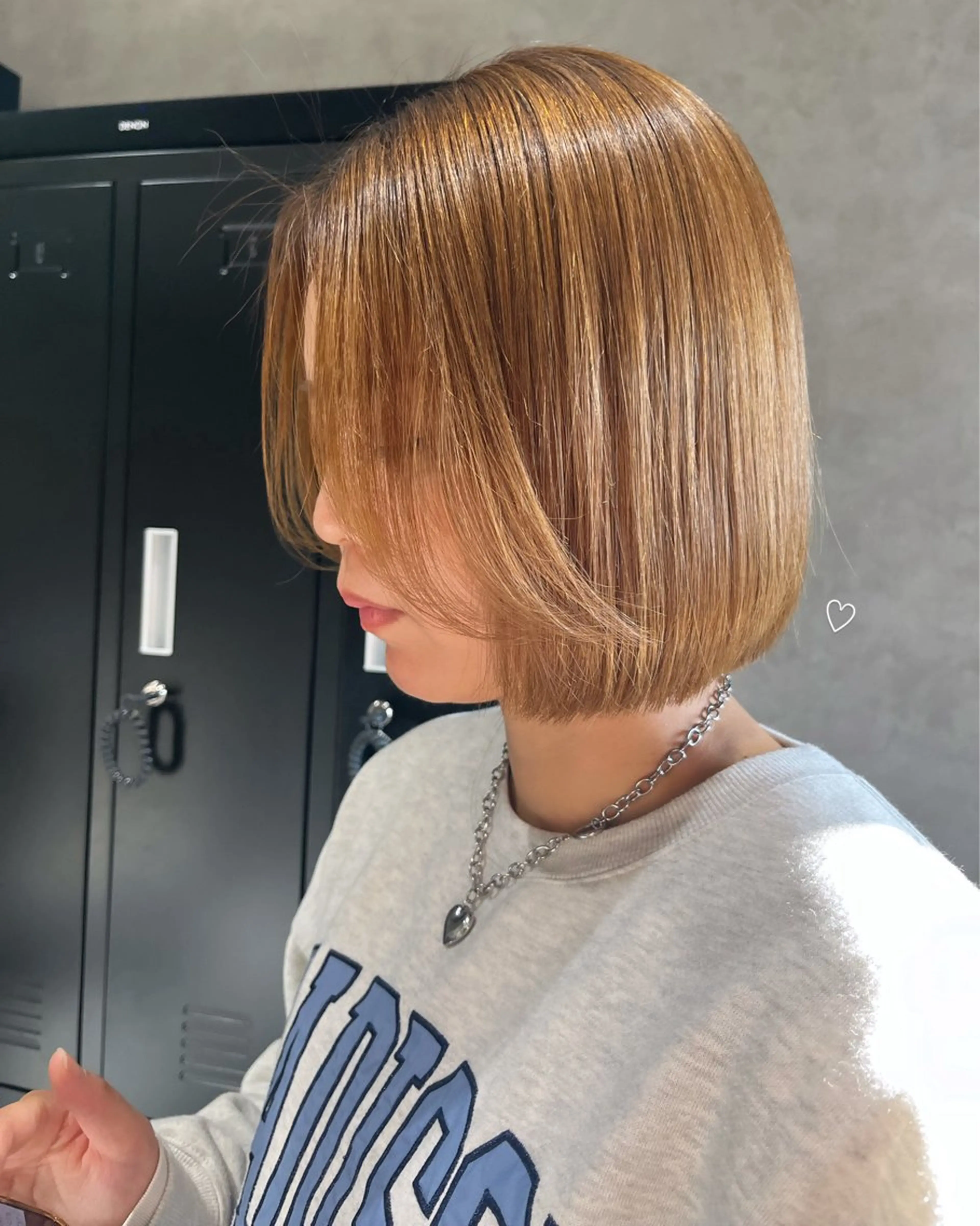 ミディアム カラー 切りっぱなしボブ ボブ room肥後橋所属・room ヨネヤマのヘアスタイル