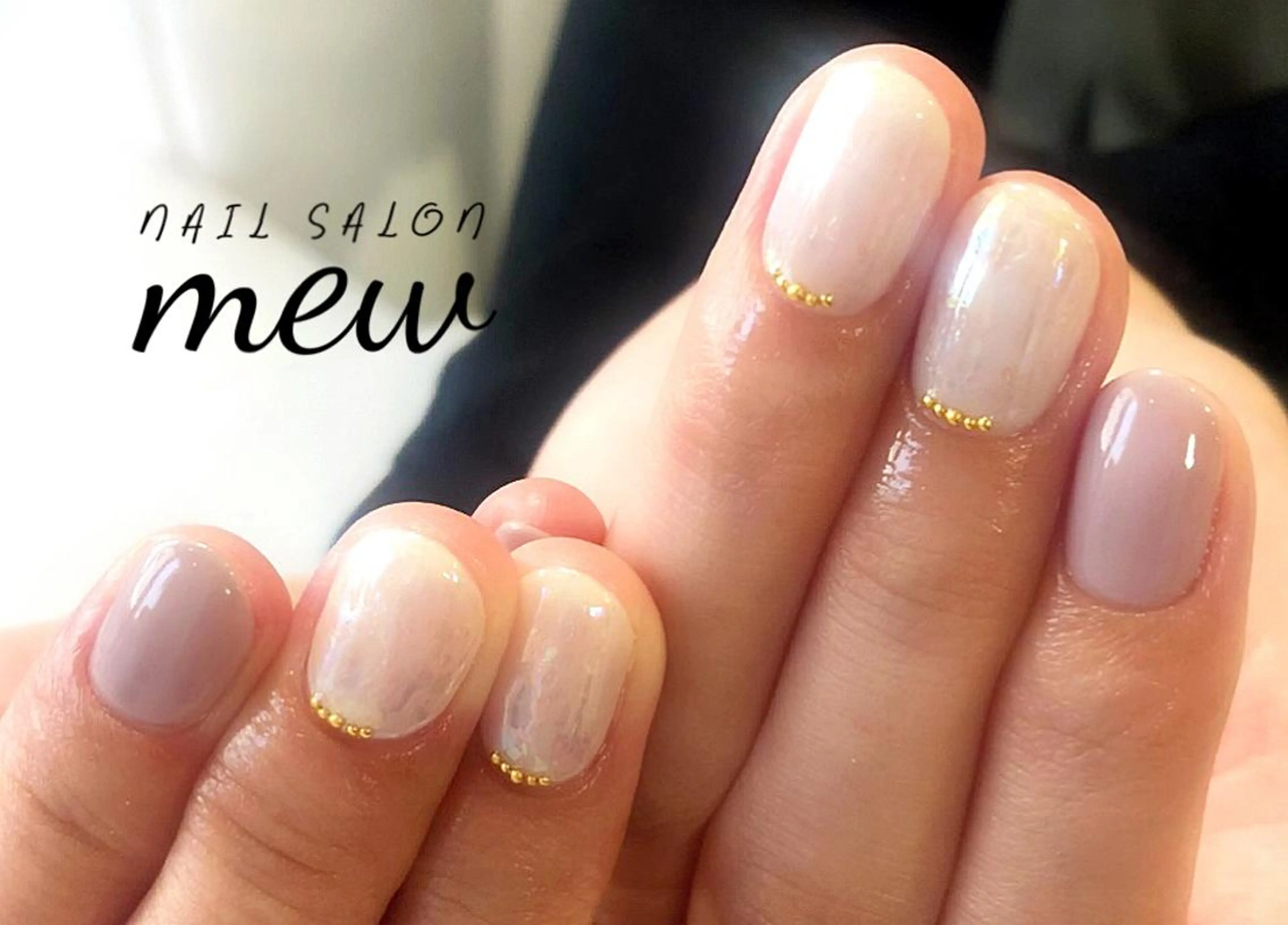 ネイル アートネイル オーロラネイル シンプルネイル ホワイト Nail salon mewのネイルデザイン