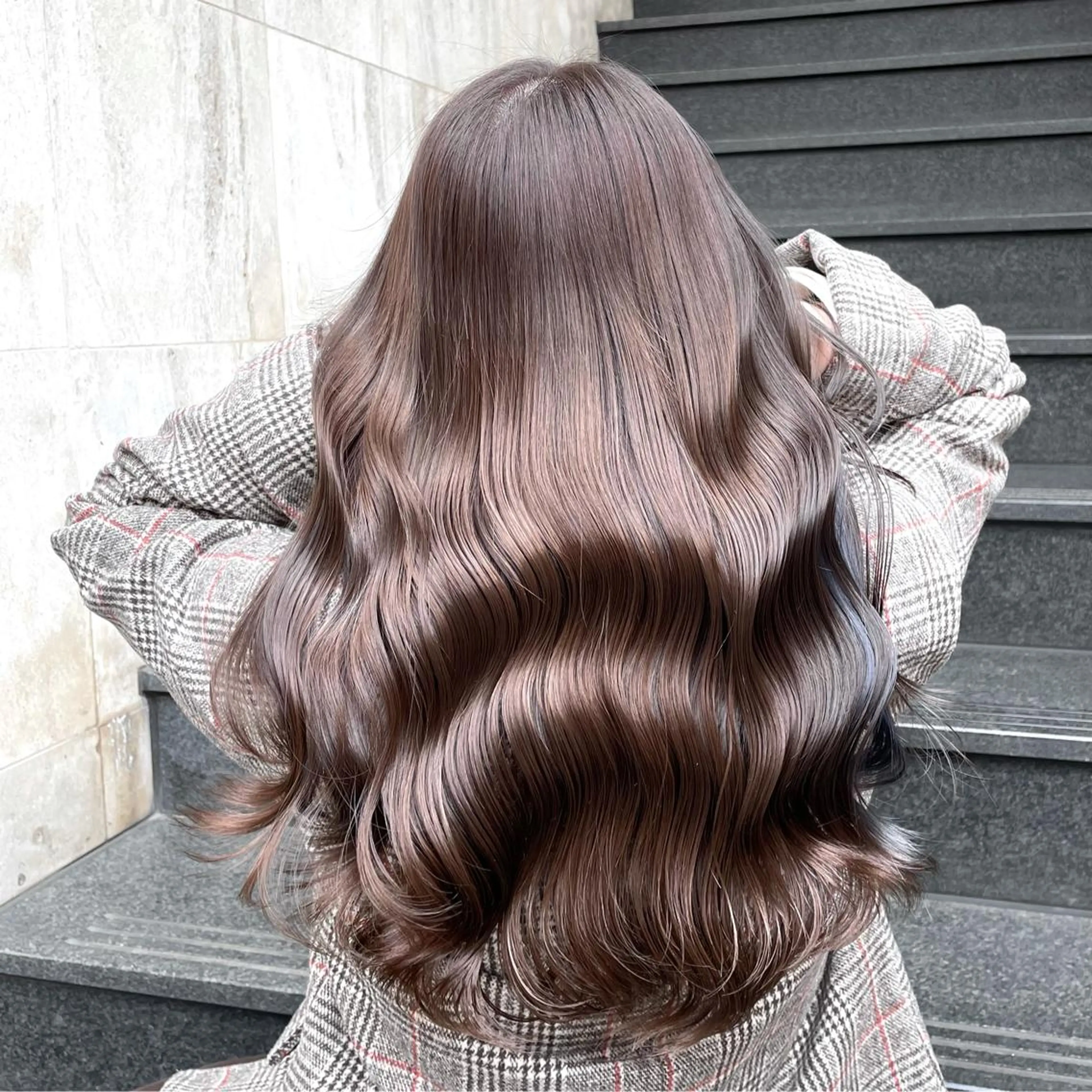 セミロング カラー ミヤザキ タクトのヘアスタイル