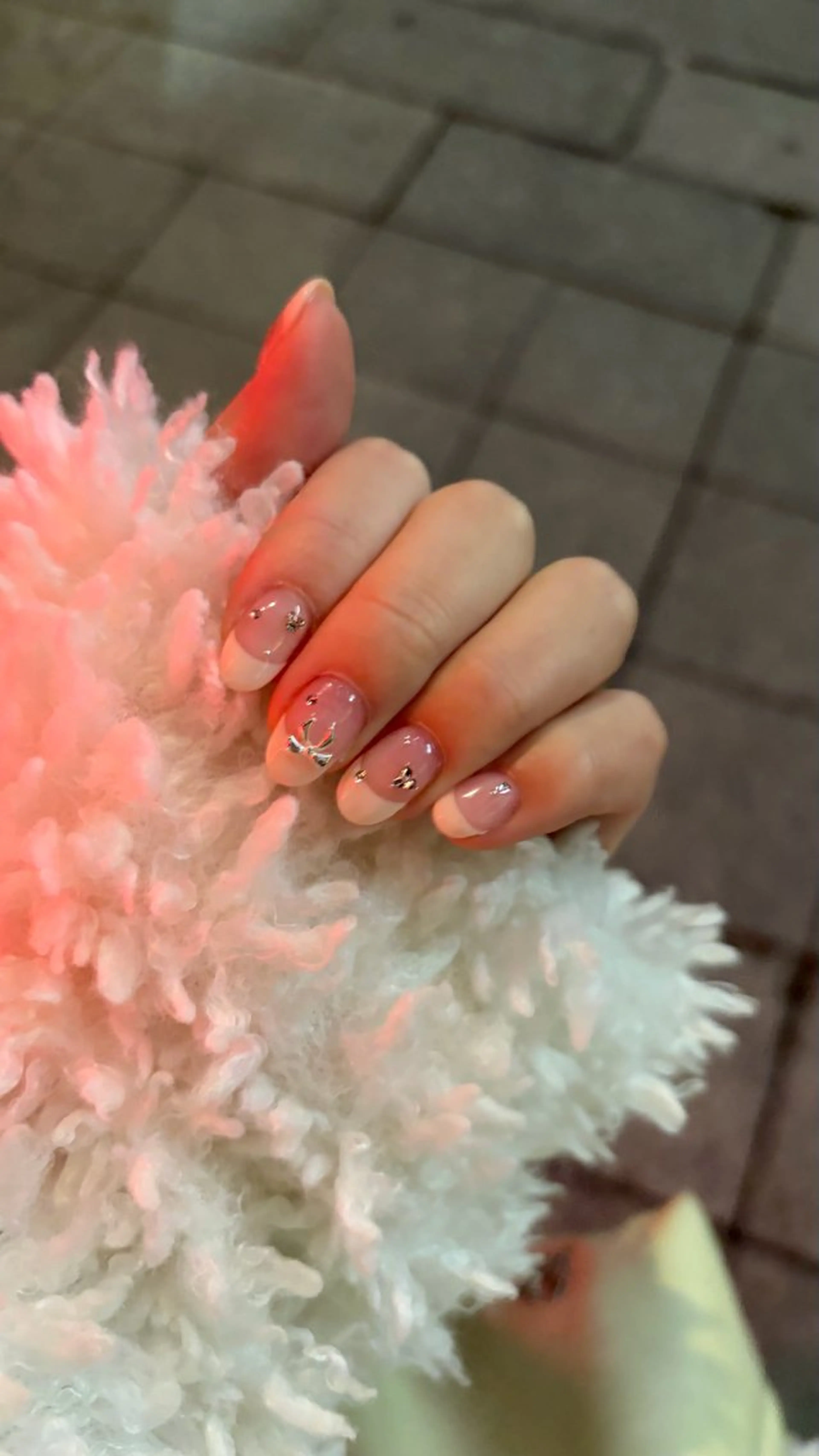 ネイル ハンドネイル 𝑟𝑖𝑠𝑎 🕯‎🤍のネイルデザイン