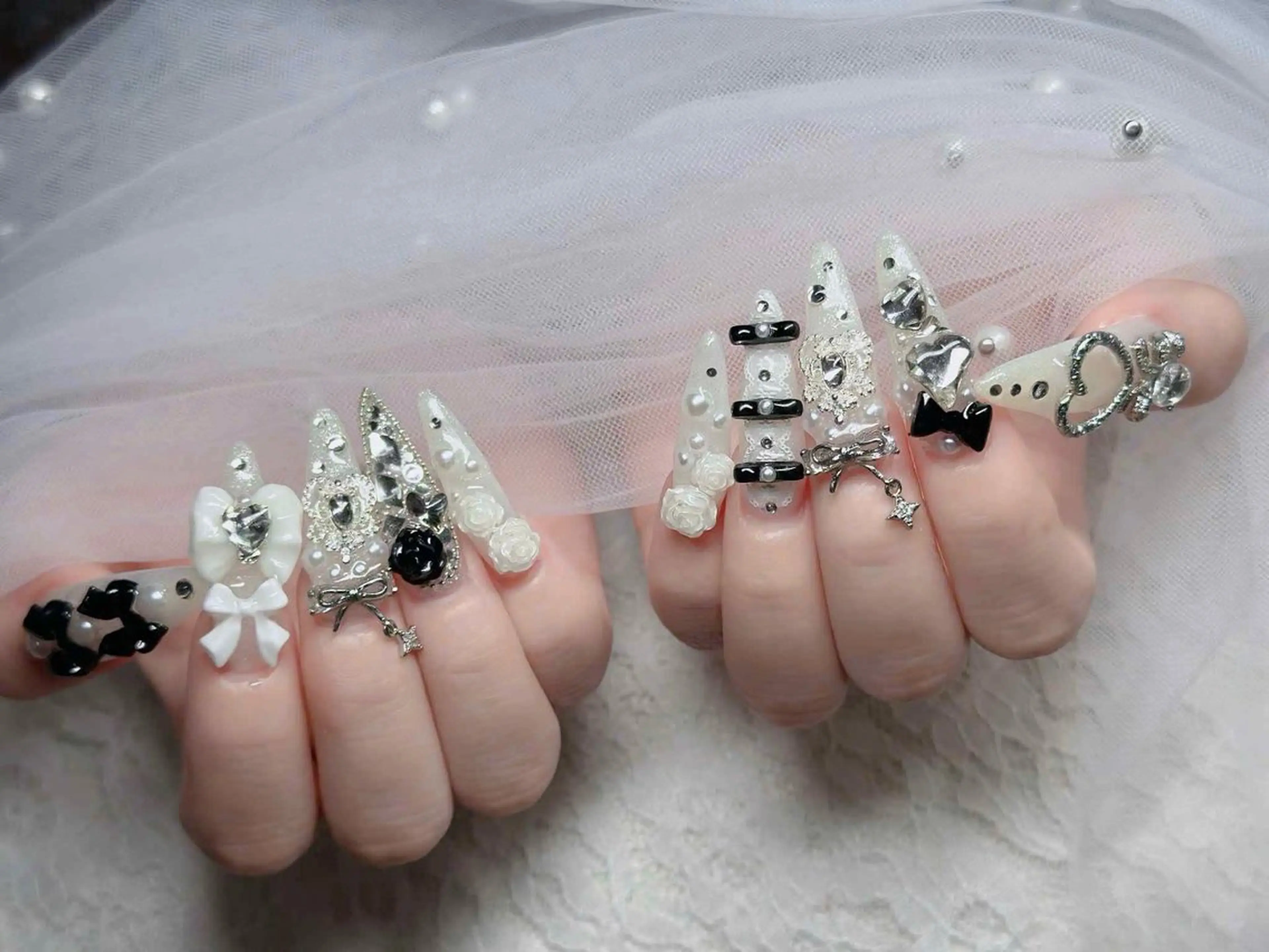 ネイル オーロラネイル フレンチネイル ジェルネイル ハロウィン 韓国ネイル ハンドネイル H.baby Nail Salonのネイルデザイン