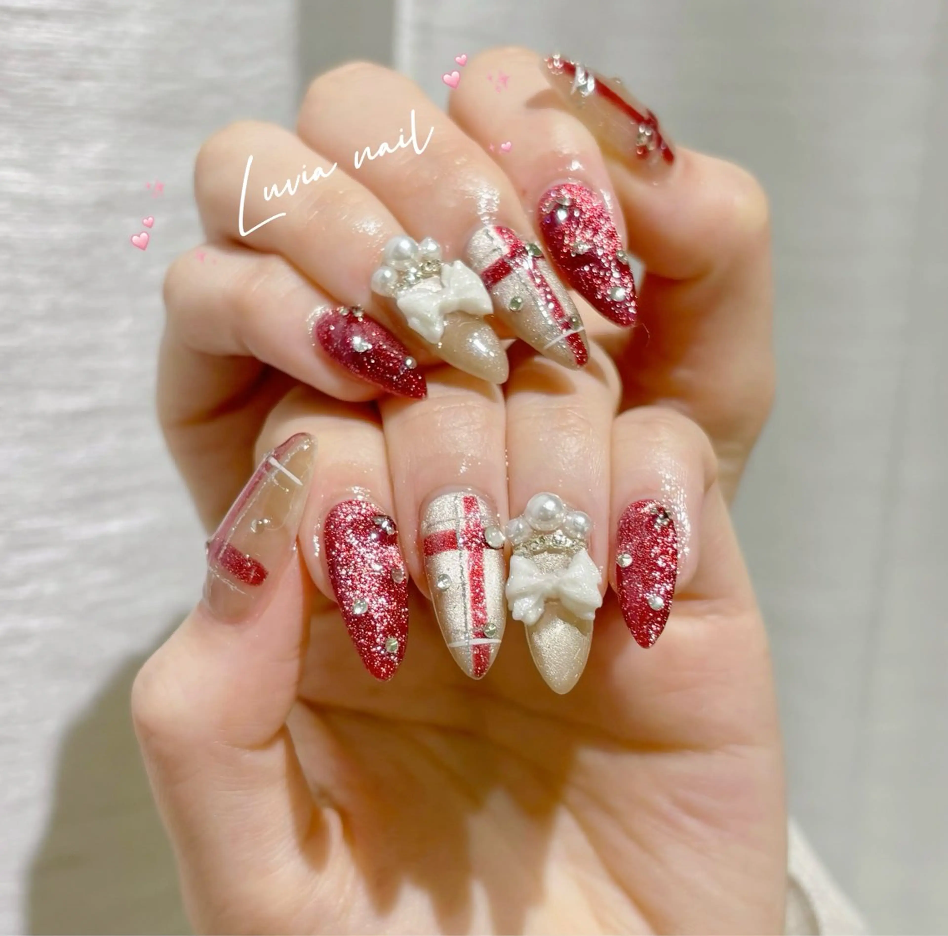 ネイル キラキラネイル 韓国ネイル マグネットネイル リボン バレンタイン ハンドネイル 🎀Luvia ワンホンネイル💫のネイルデザイン