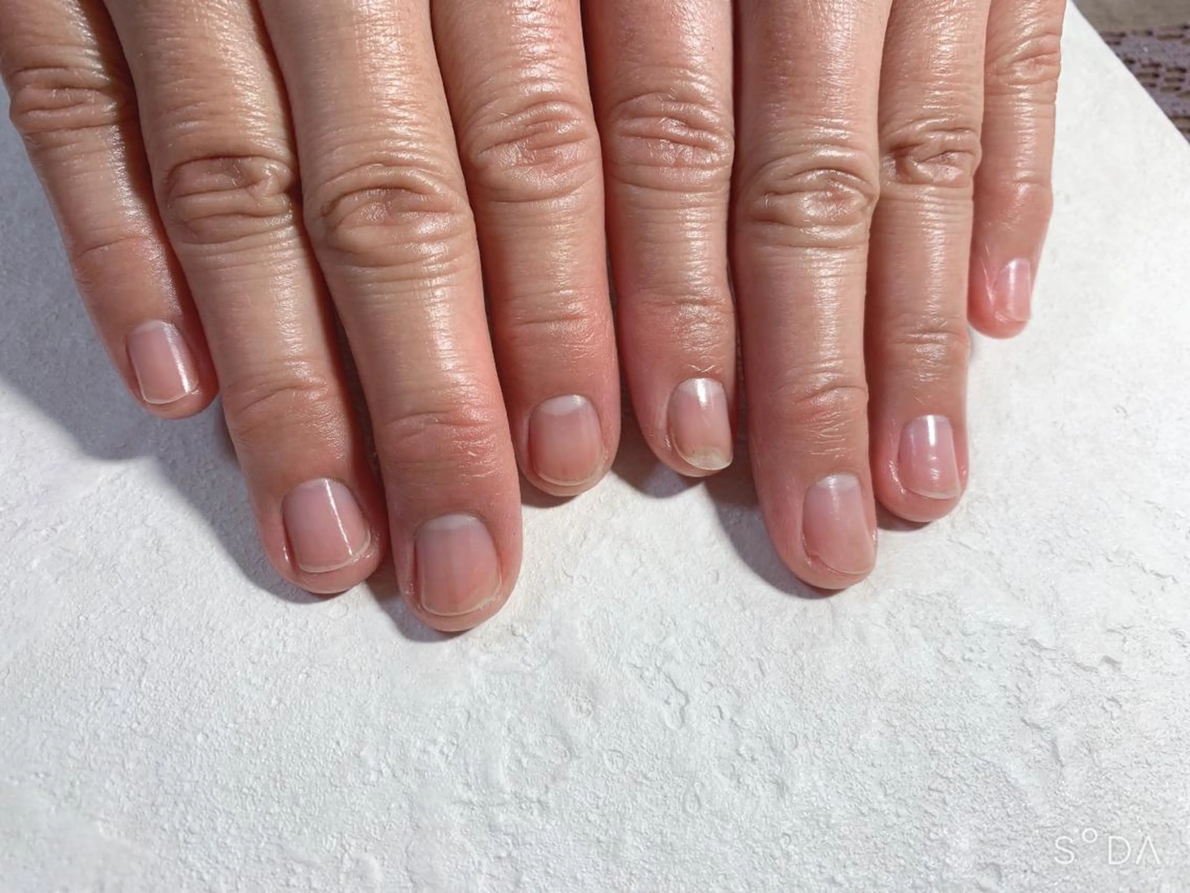 ハンド爪ケアのみ(爪の長さ形整え、甘皮ケア、爪磨き)の写真