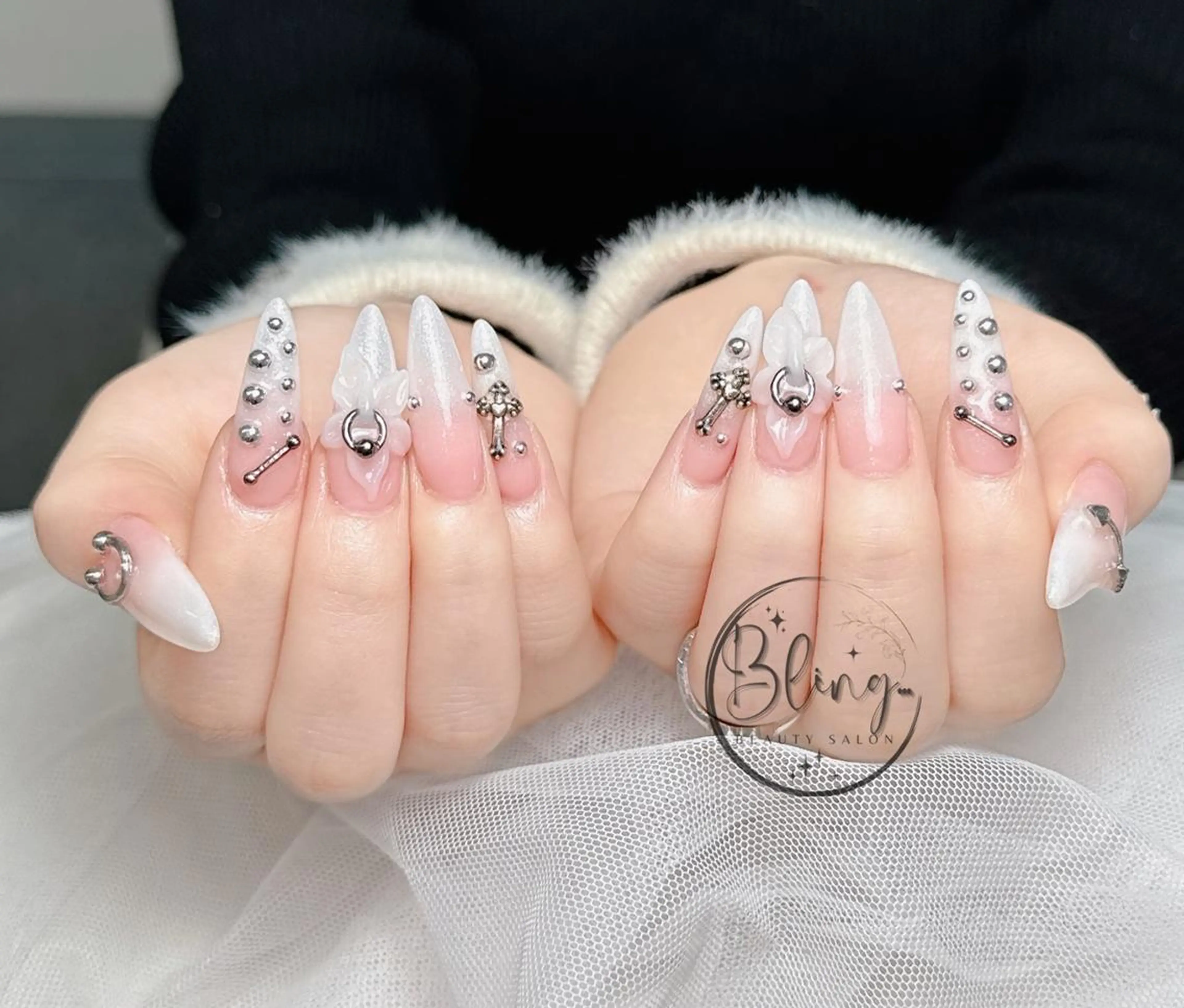 ロング 韓国風ヘア ハンドネイル Bling Salonのネイルデザイン