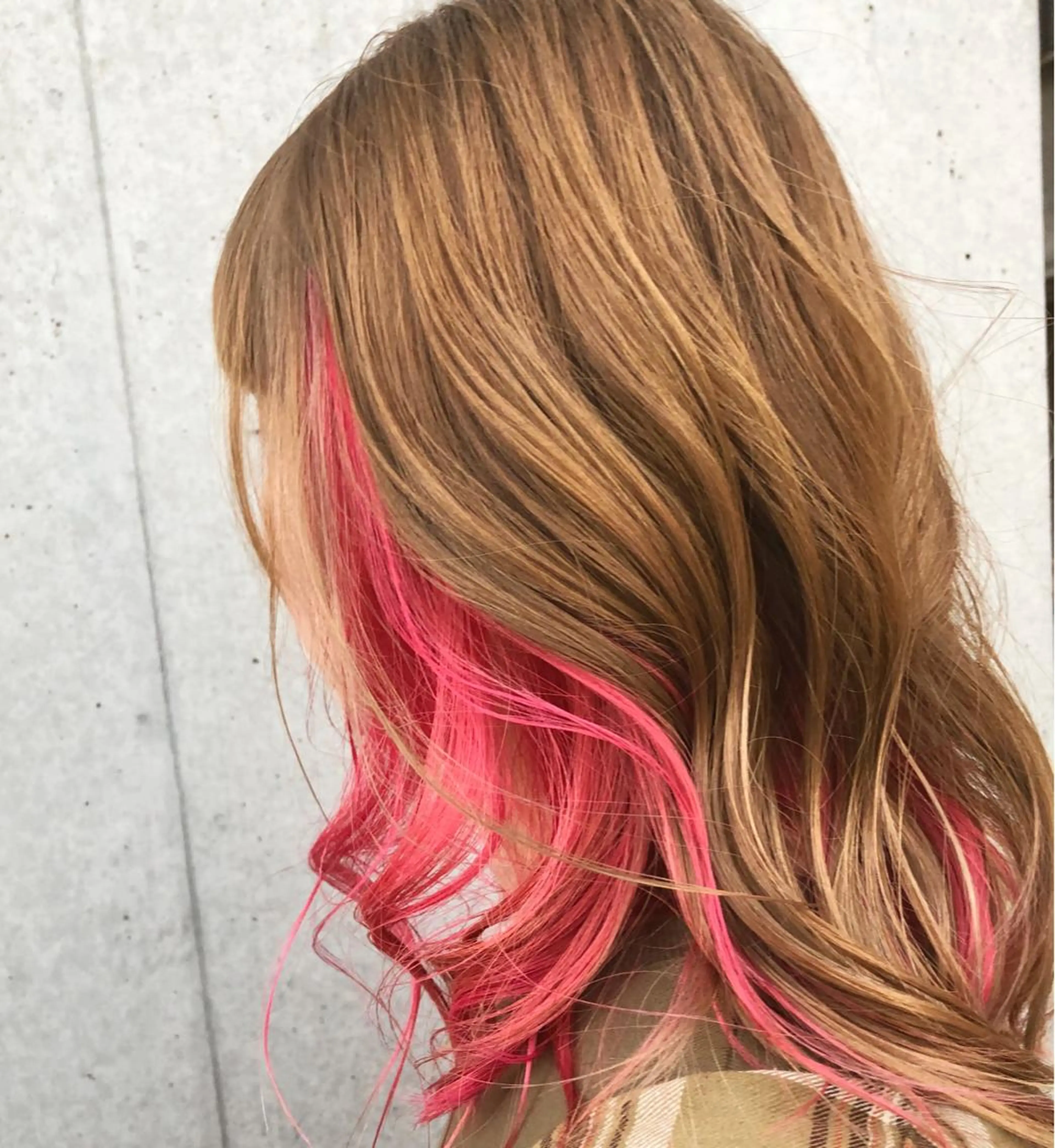 セミロング カラー インナーカラー ピンクカラー カット ヘアカラー edge.所属・くまがい みゆ【edge.】のヘアスタイル