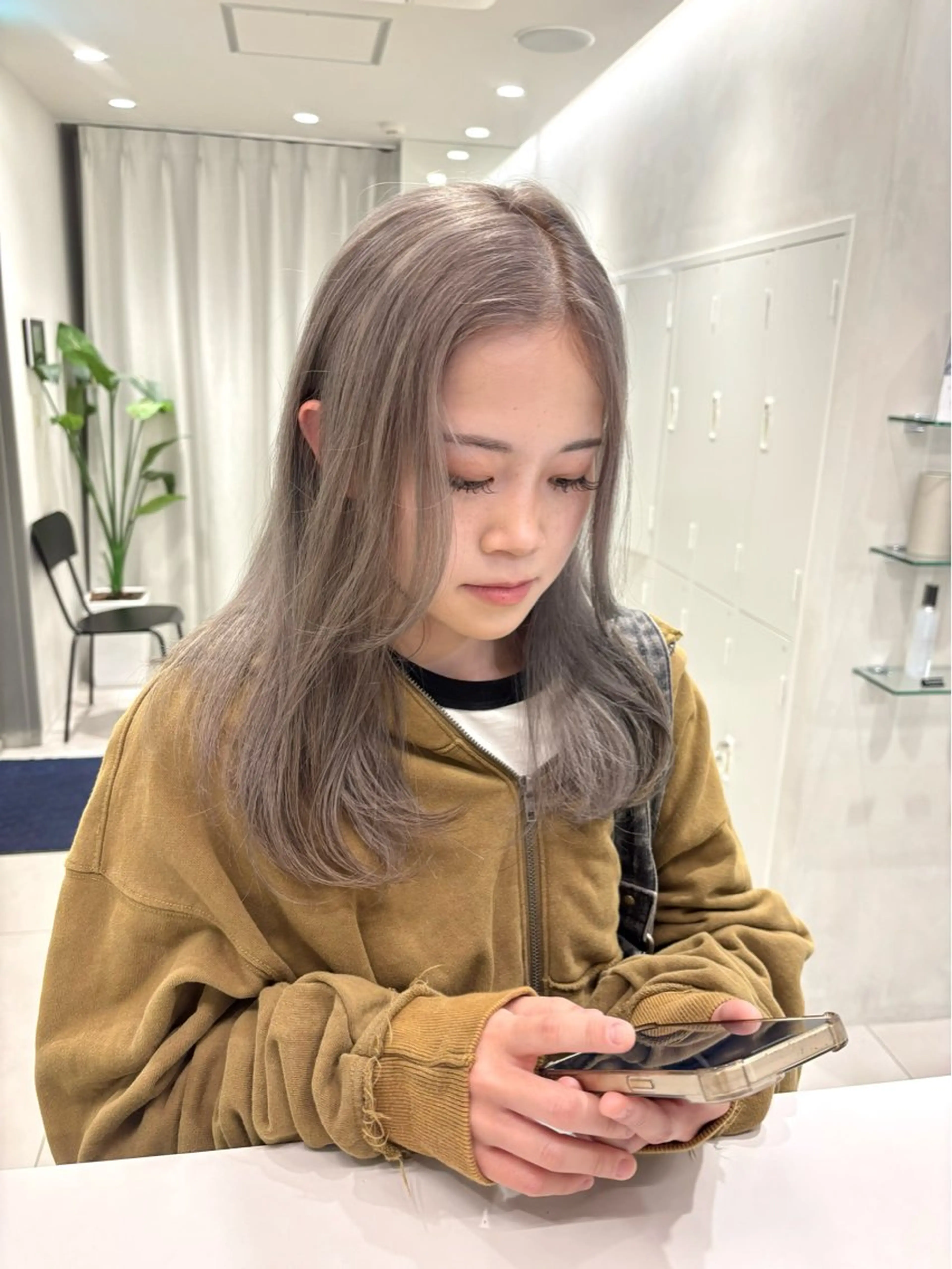 セミロング ヘアカラー 透明感カラー・レイヤ ー🎀amika🎀のヘアスタイル