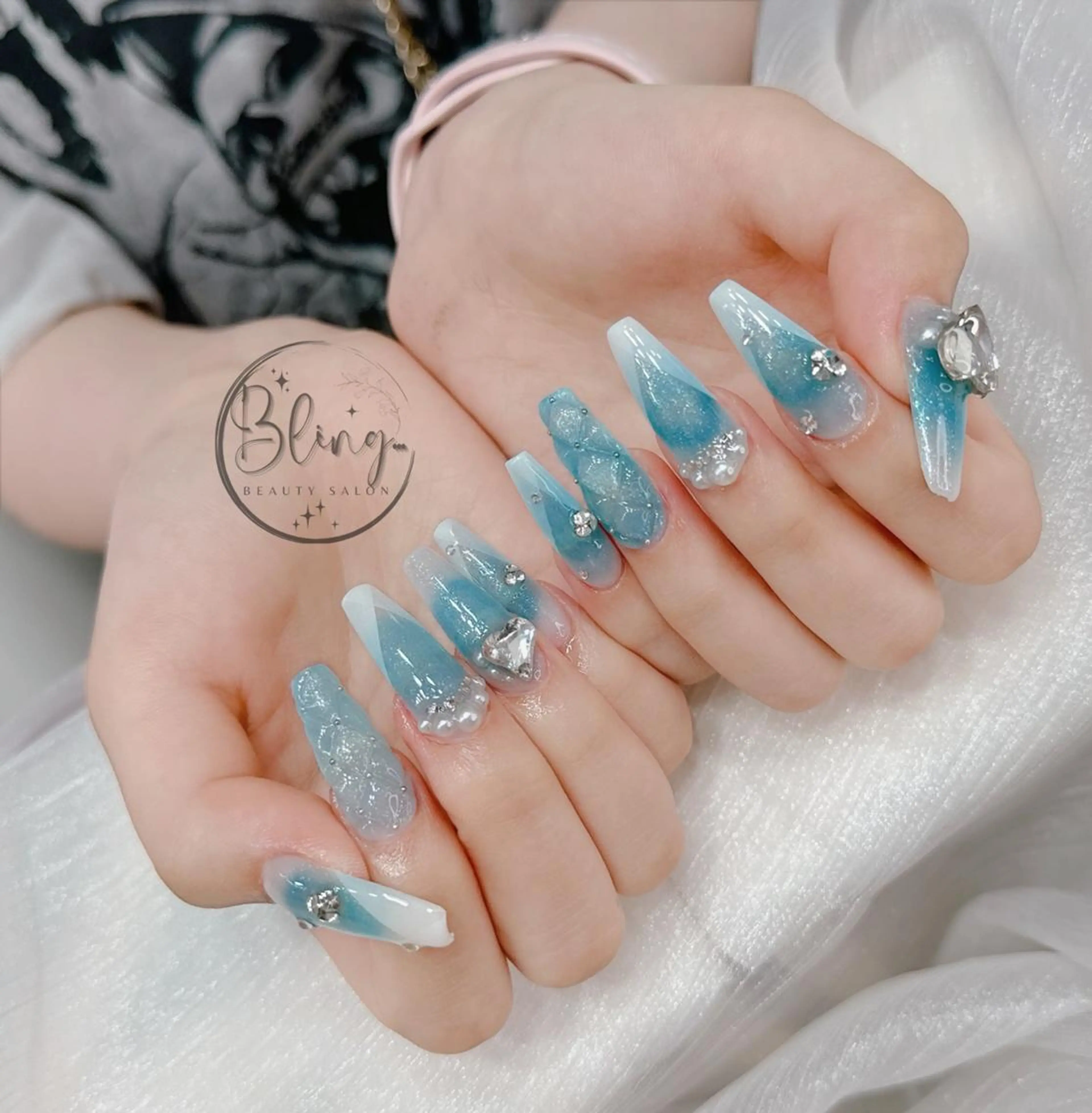ロング 韓国風ヘア ハンドネイル Bling Salonのネイルデザイン