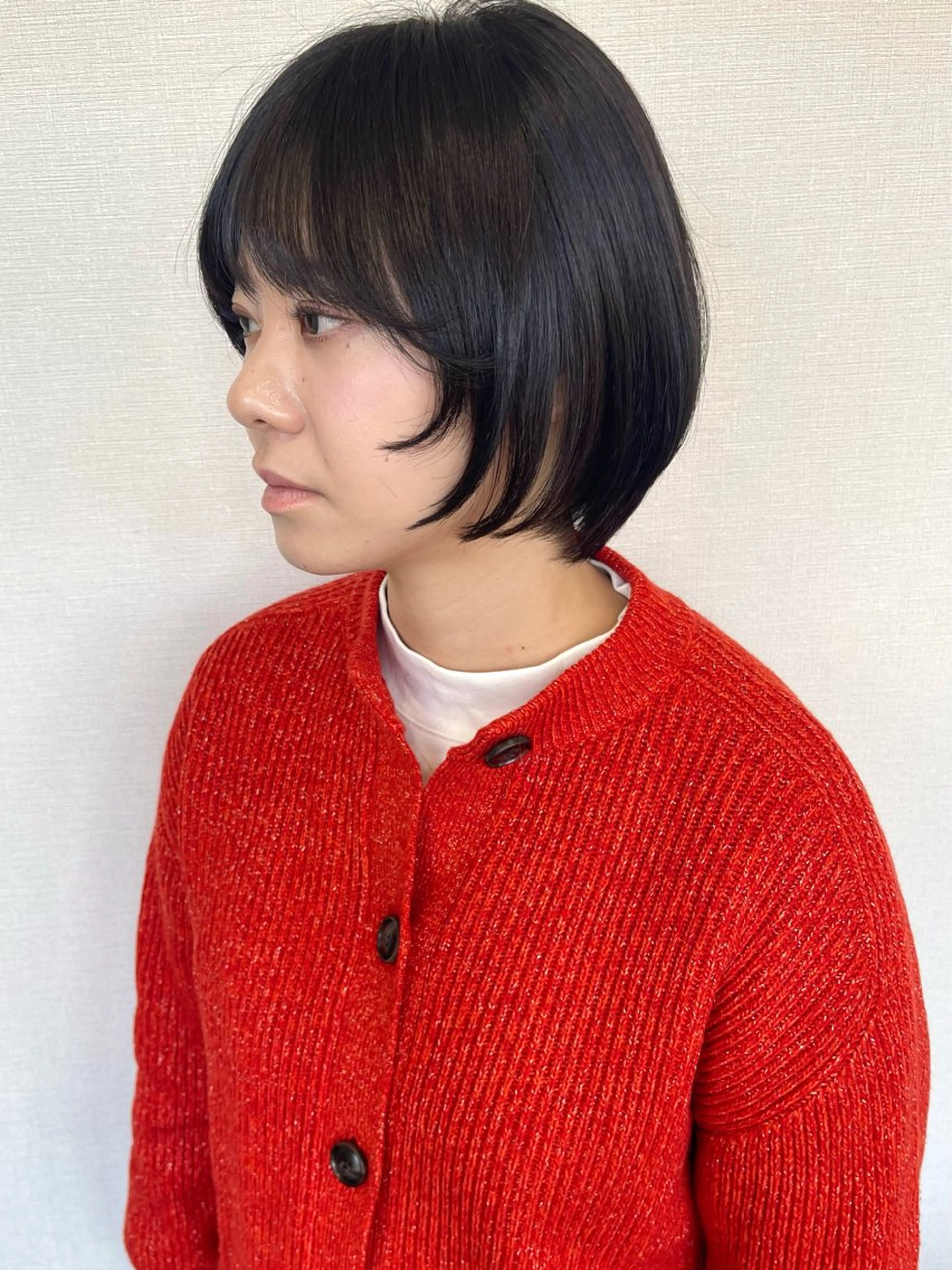 ショート カラー 黒髪 レイヤーカット カット ヘアカラー トリートメント 髪質改善ｶﾗｰ ｹｱﾌﾞﾘｰﾁ/ﾀﾑのヘアスタイル