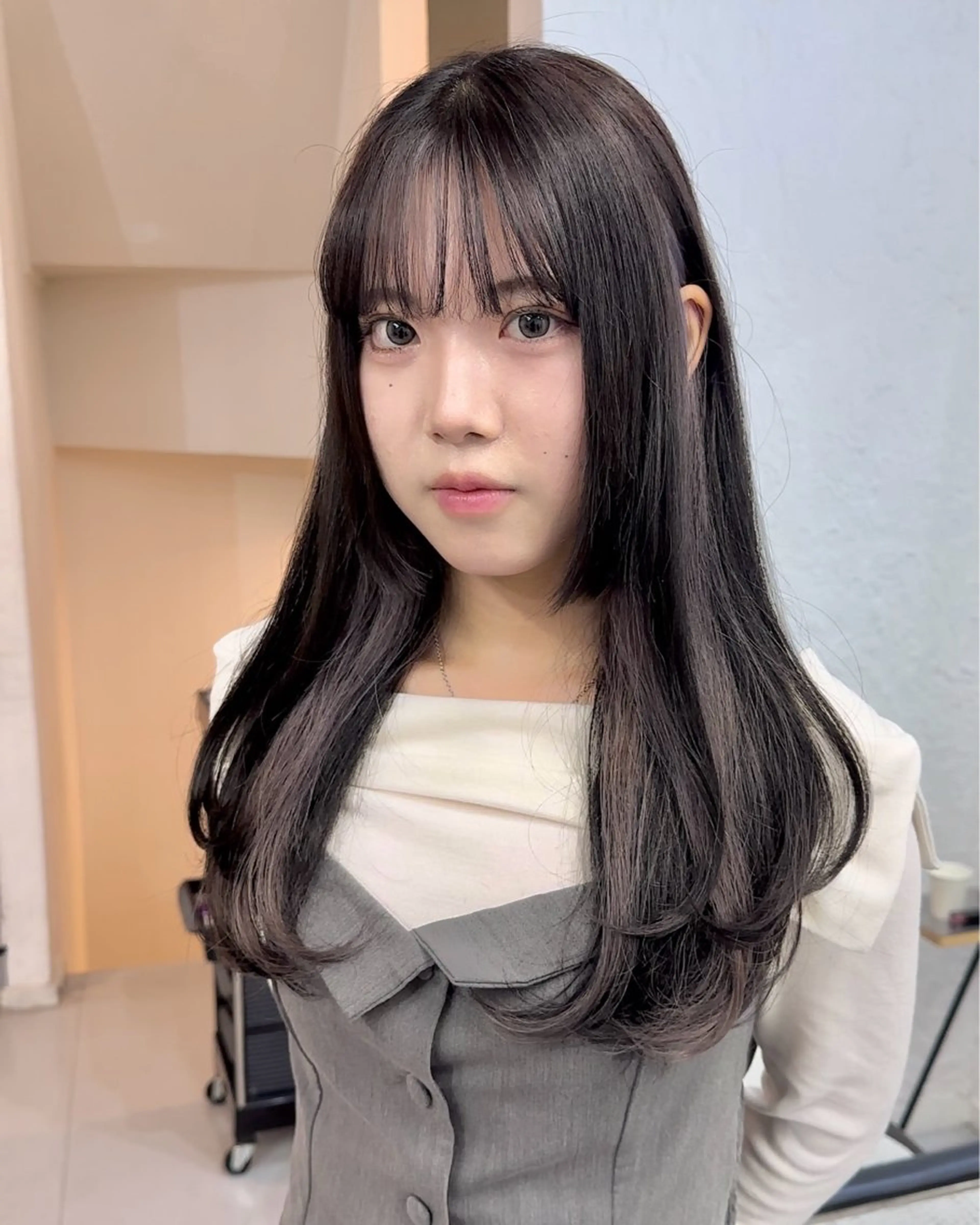 ロング カラー ブリーチ ケアブリーチ インナーカラー シルバー レイヤーカット カット ヘアカラー トリートメント インナーカラー/レイ ヤーカット♡/マキシのヘアスタイル