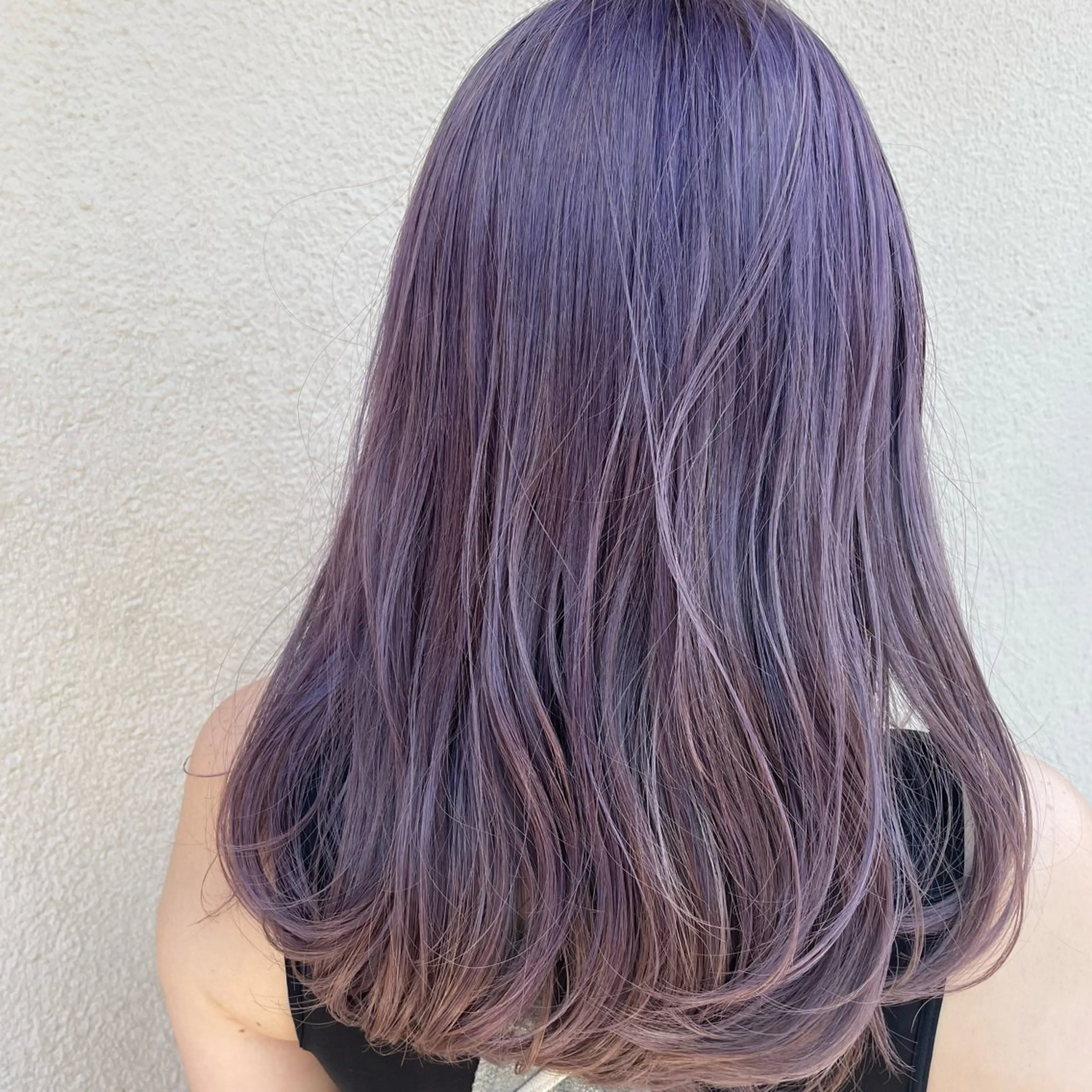 セミロング パープルカラー 鈴木 綾乃のヘアスタイル