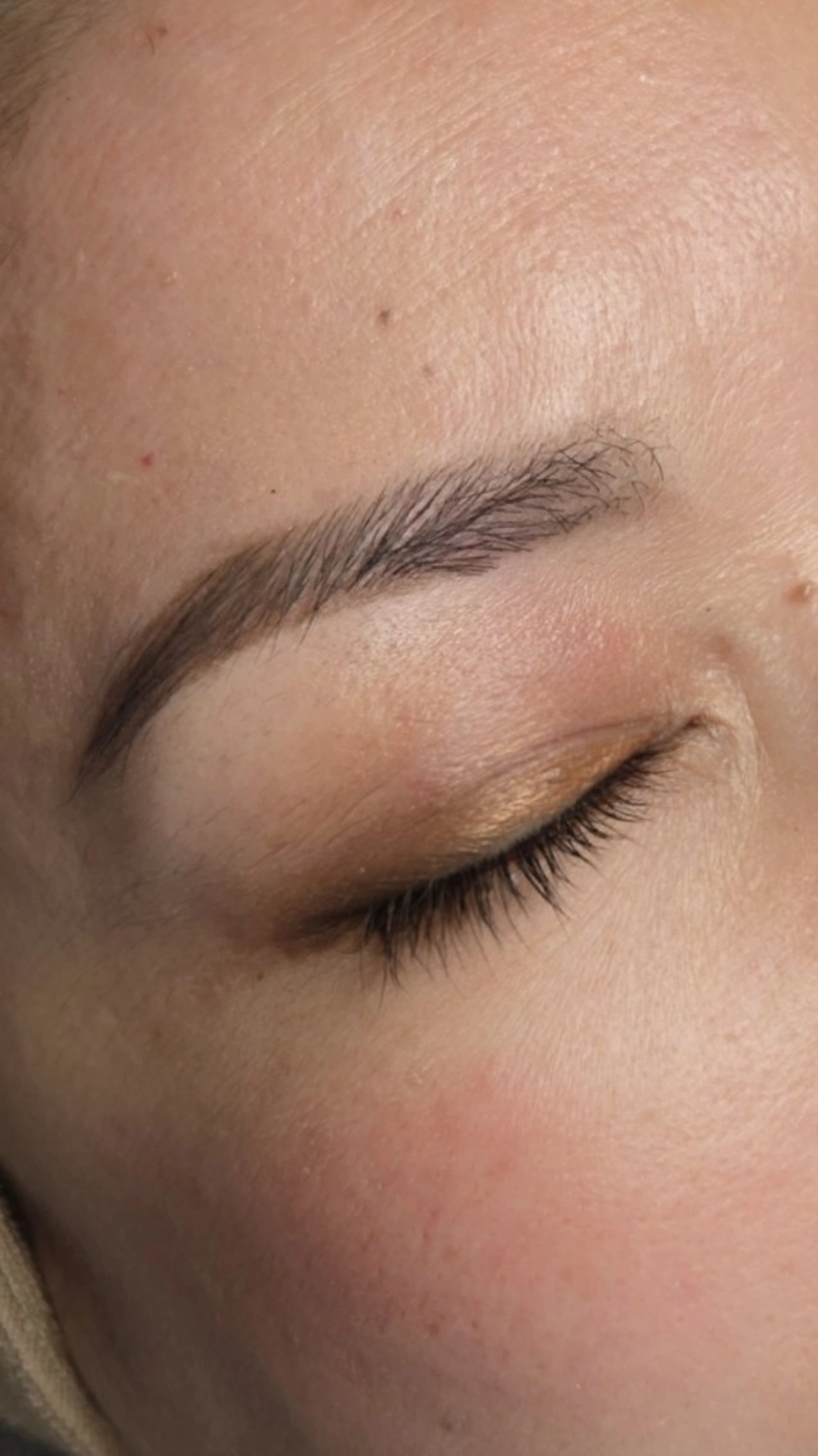 アイブロウ フェイシャルワックス GLOW所属・渡邊 真依のエステ・リラクイメージ