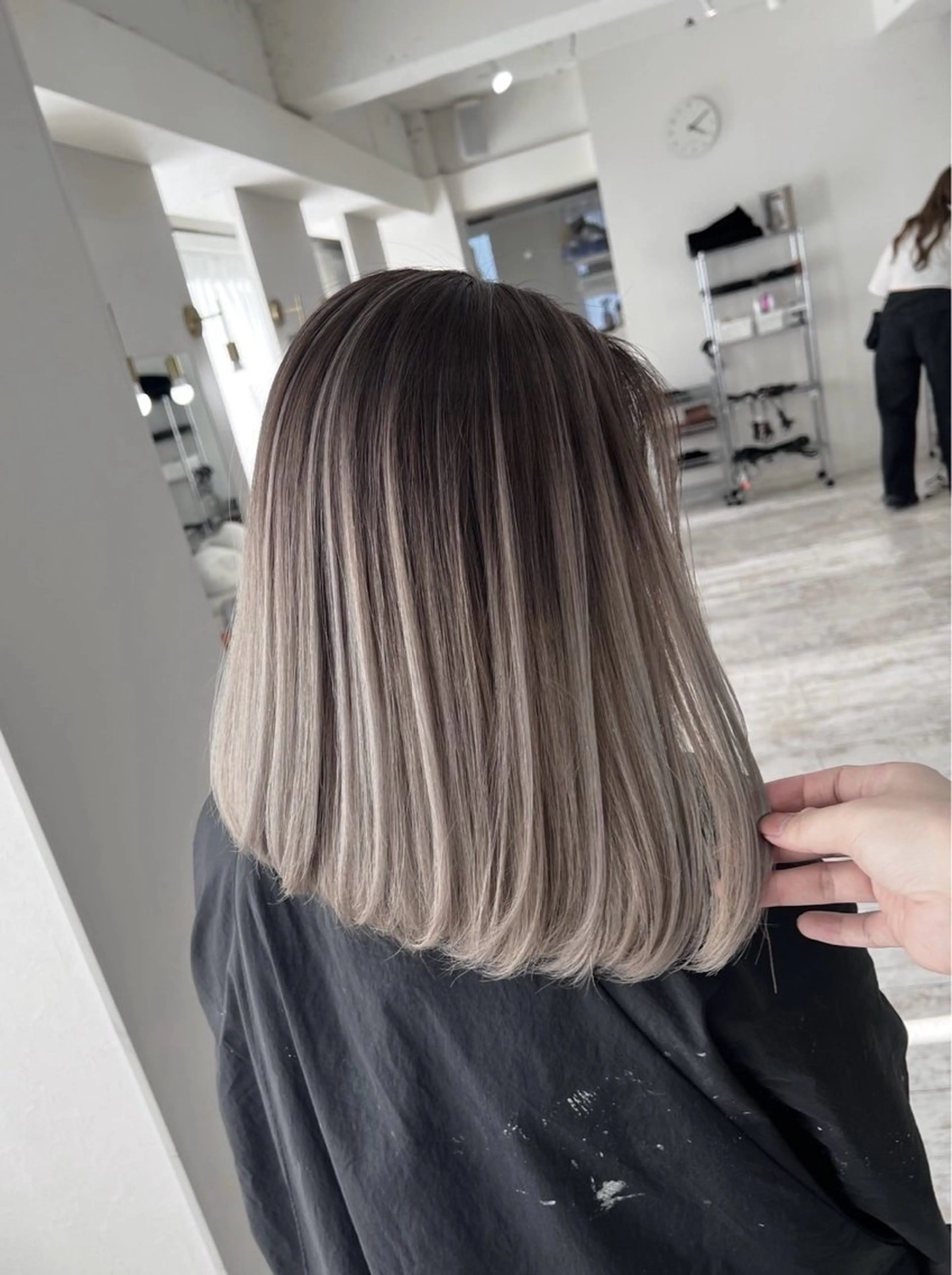 ミディアム カラー バレイヤージュ グレージュ レイヤーカット ヘアカラー トリートメント ROBIN所属・指名数No.1 /NAOYAのヘアスタイル