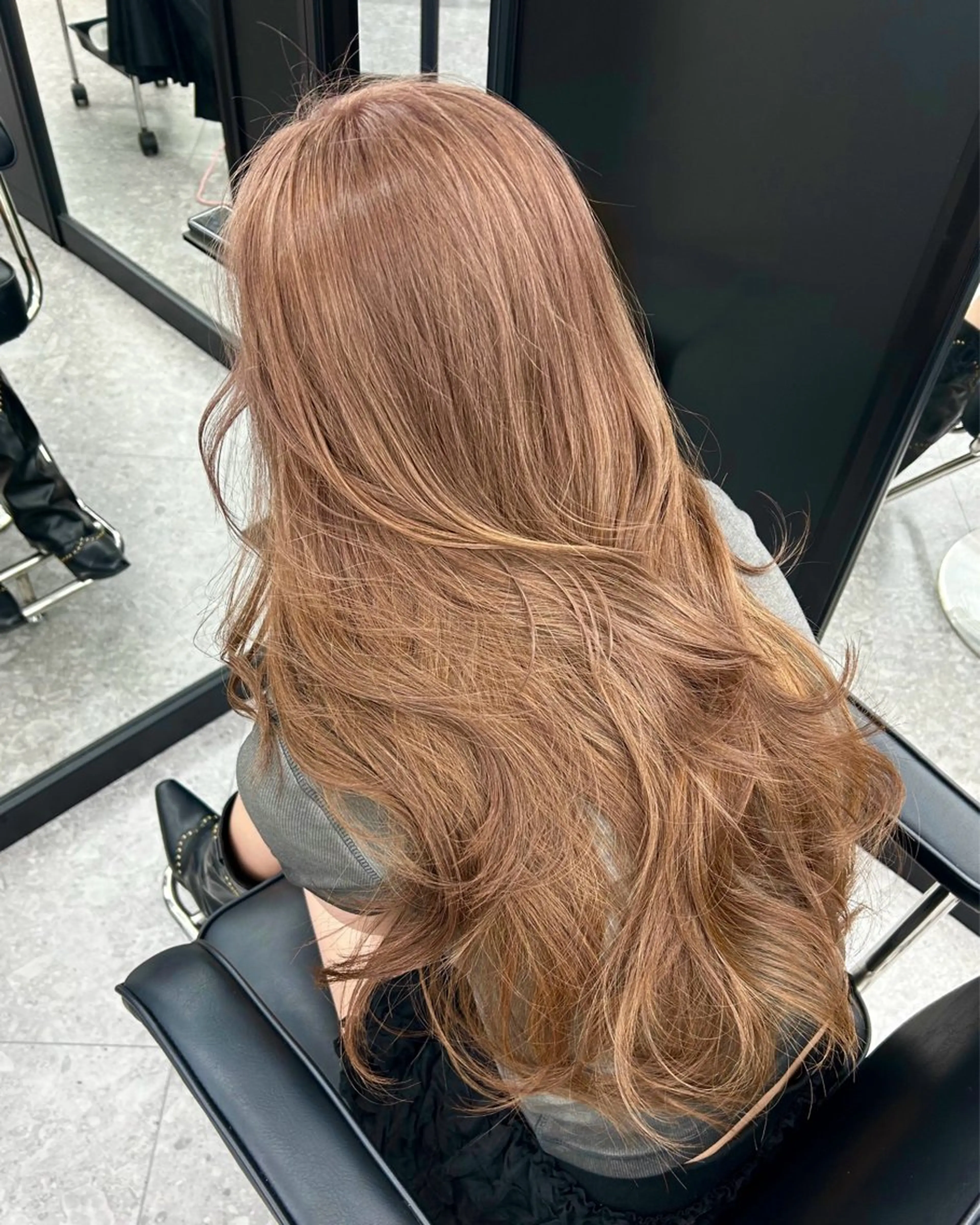 ロング カラー ベージュカラー レイヤーカット カット ヘアカラー LANDS所属・nanaka 🤍韓国ワンホンヘアのヘアスタイル