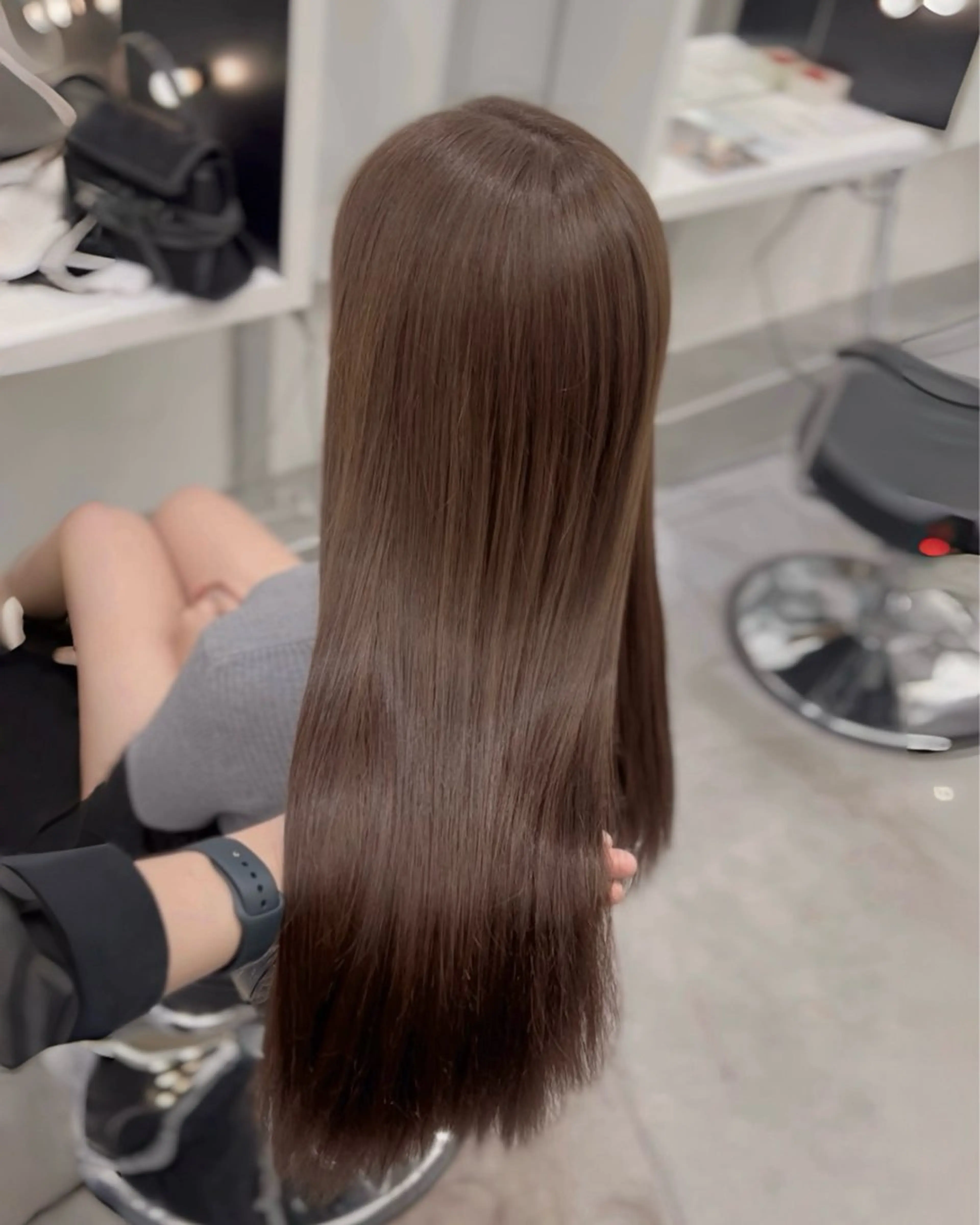 ミディアム カラー パーマ アッシュ アッシュグレー アッシュグレージュ ベージュカラー ブリーチ カット ヘアカラー トリートメント ブリーチなし/ ベージュ/akiraのヘアスタイル