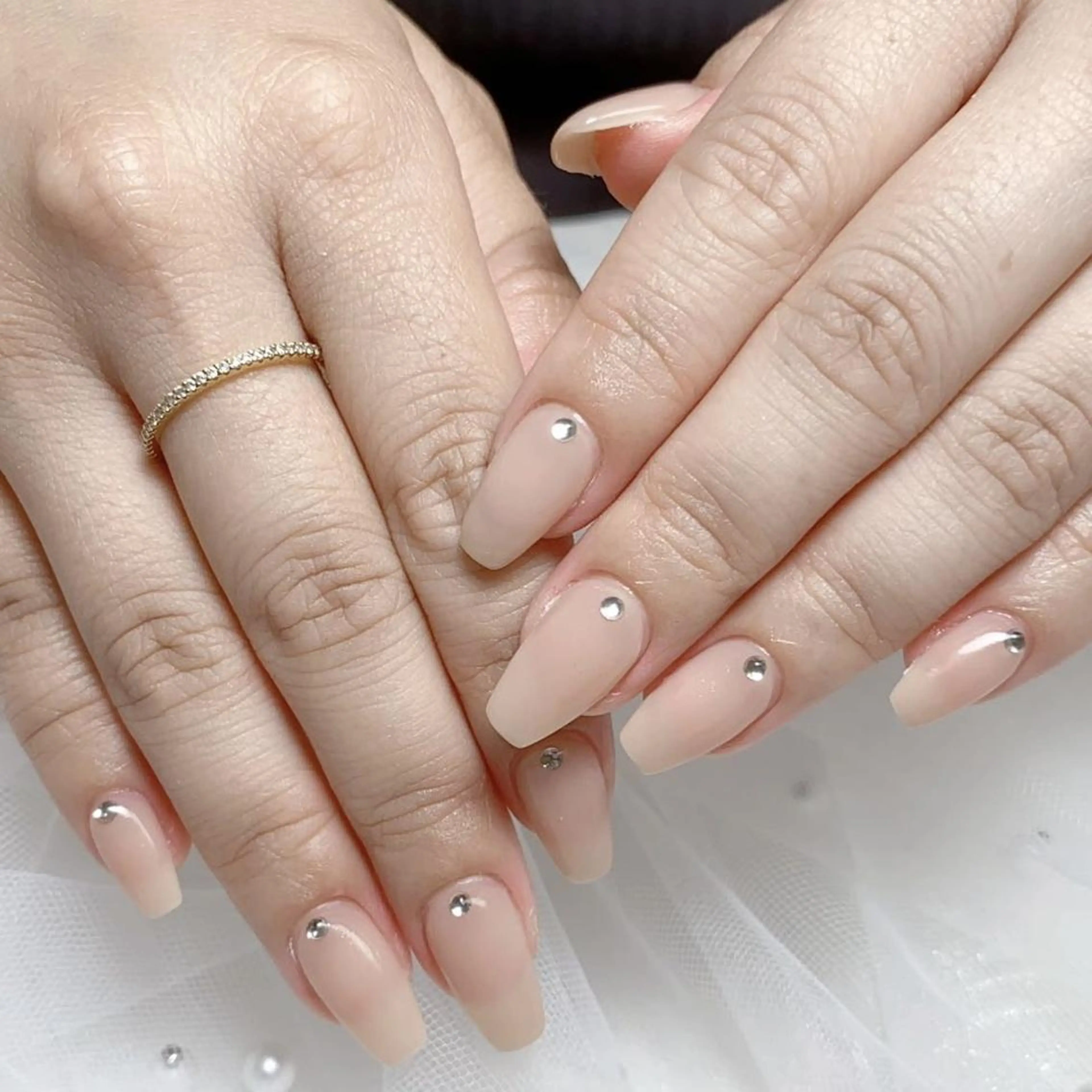 ネイル ワンカラーネイル ストーンネイル ハンドネイル Nail salon 木にいるのネイルデザイン