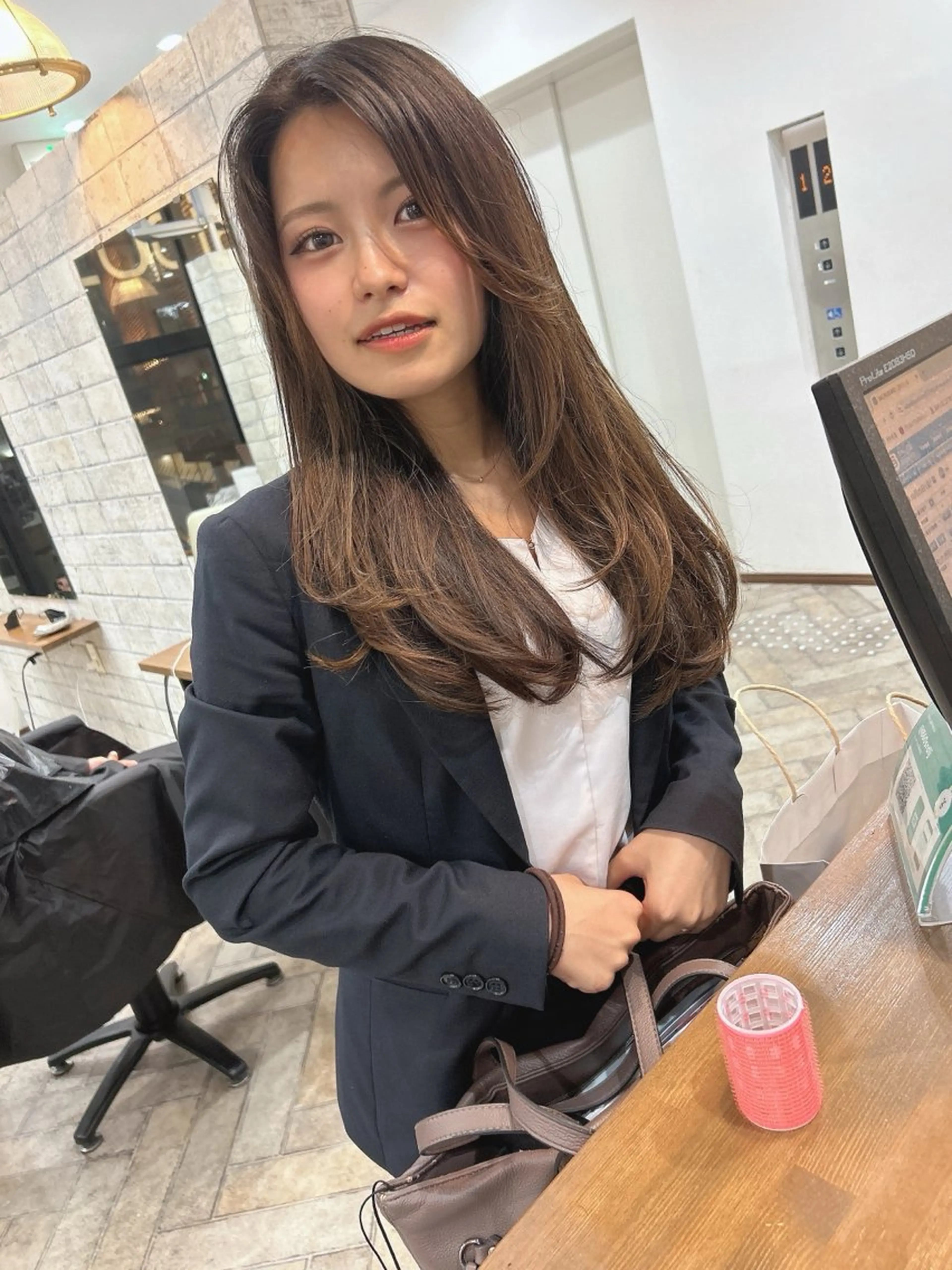 ロング レイヤーカット カット トリートメント グランルシア梅田所属・女性指名人気no.1 尾崎のヘアスタイル